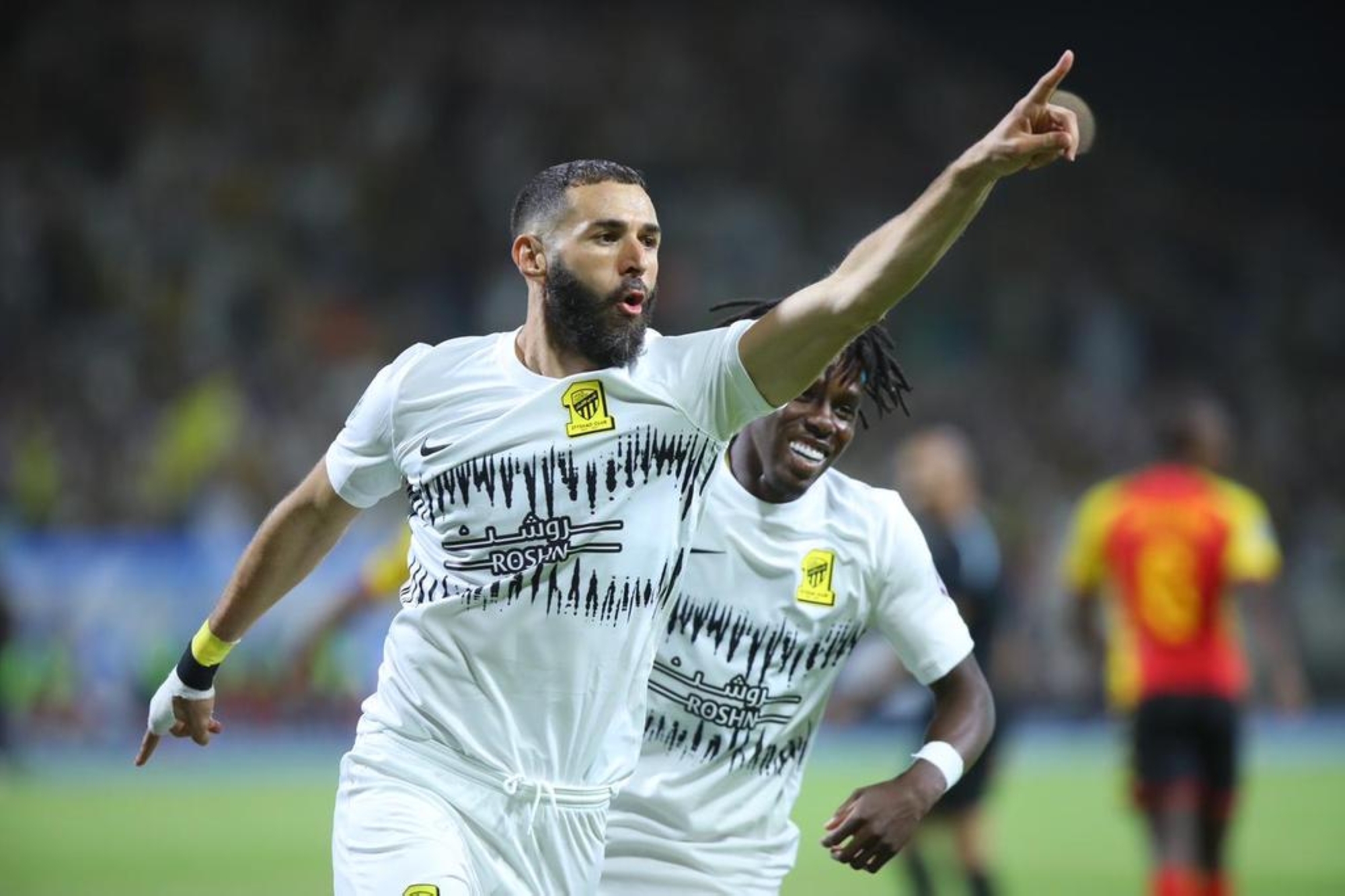 بنزيما يقود الاتحاد للفوز على الترجي بثنائية