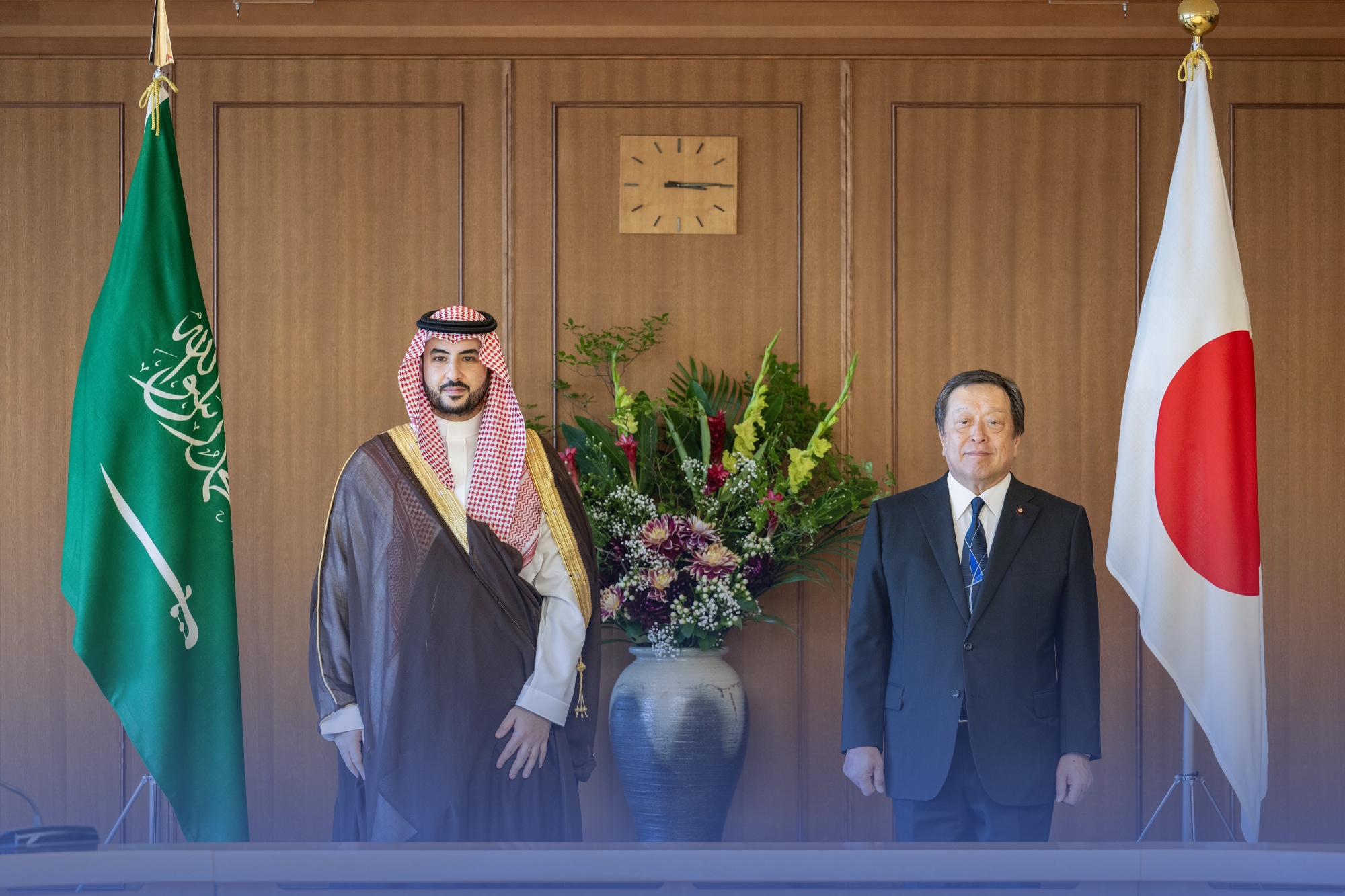 وزير الدفاع يبحث التعاون العسكري والدفاعي مع اليابان