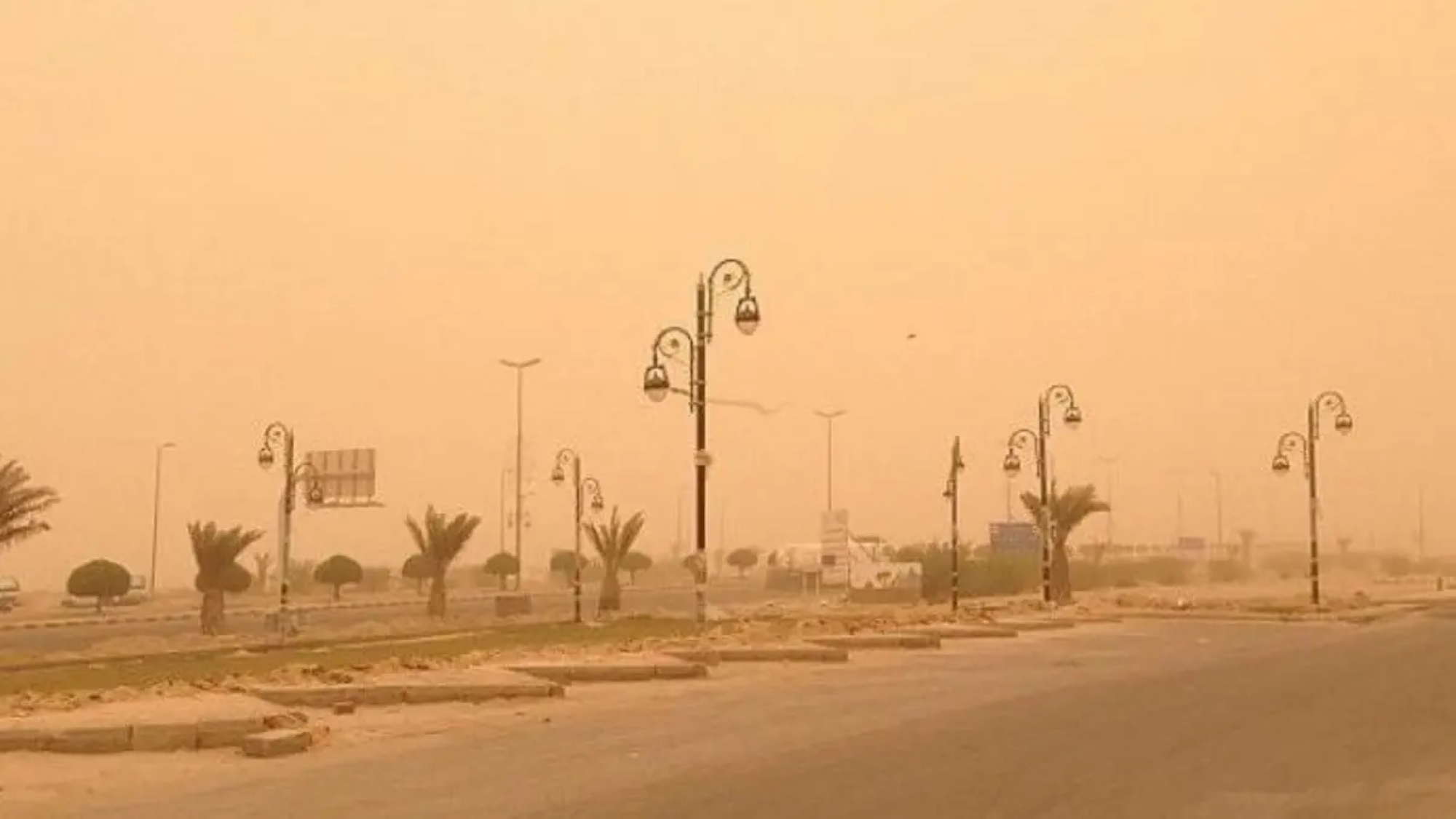 غبار معيق الرؤية بعدد من المناطق اليوم
