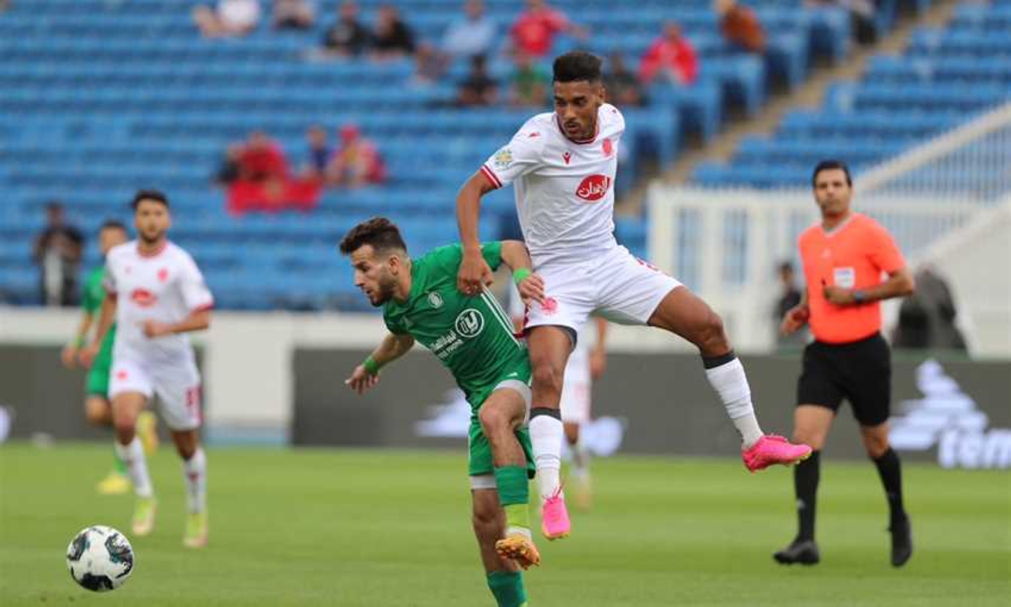 العملود يقود الوداد أمام الهلال