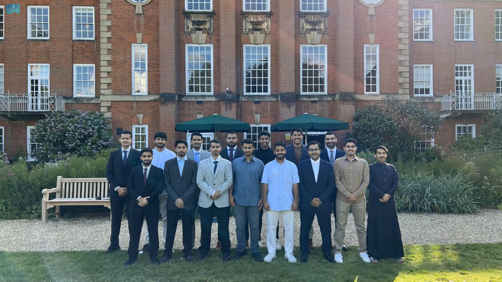 "تأهيل" 15 متفوق بـ"الذكاء الاصطناعي" بأكسفورد