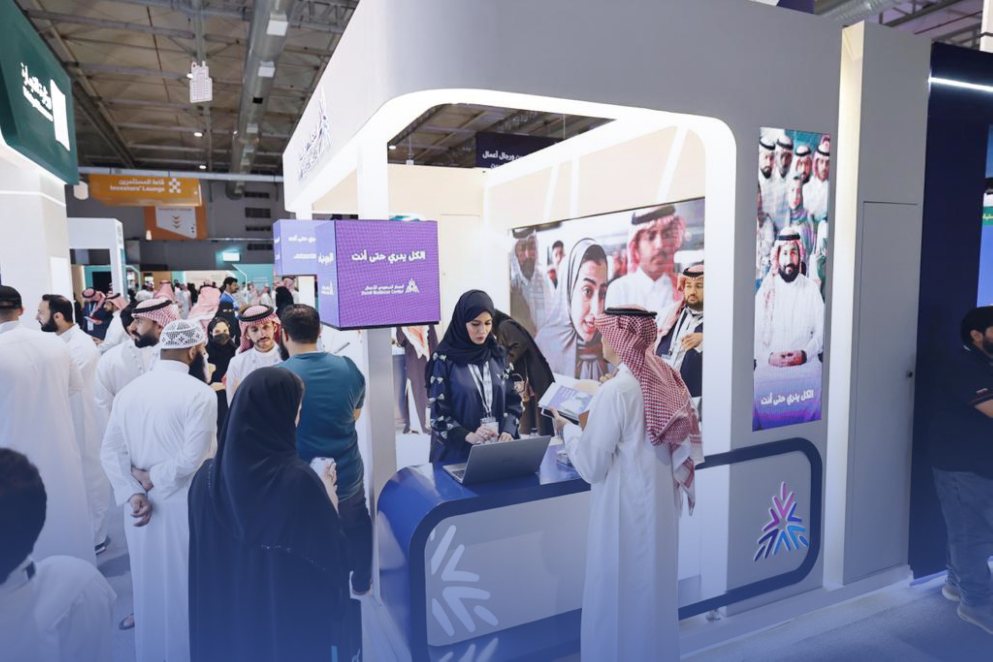 "98 ألف" خدمة للمستثمرين في يوليو