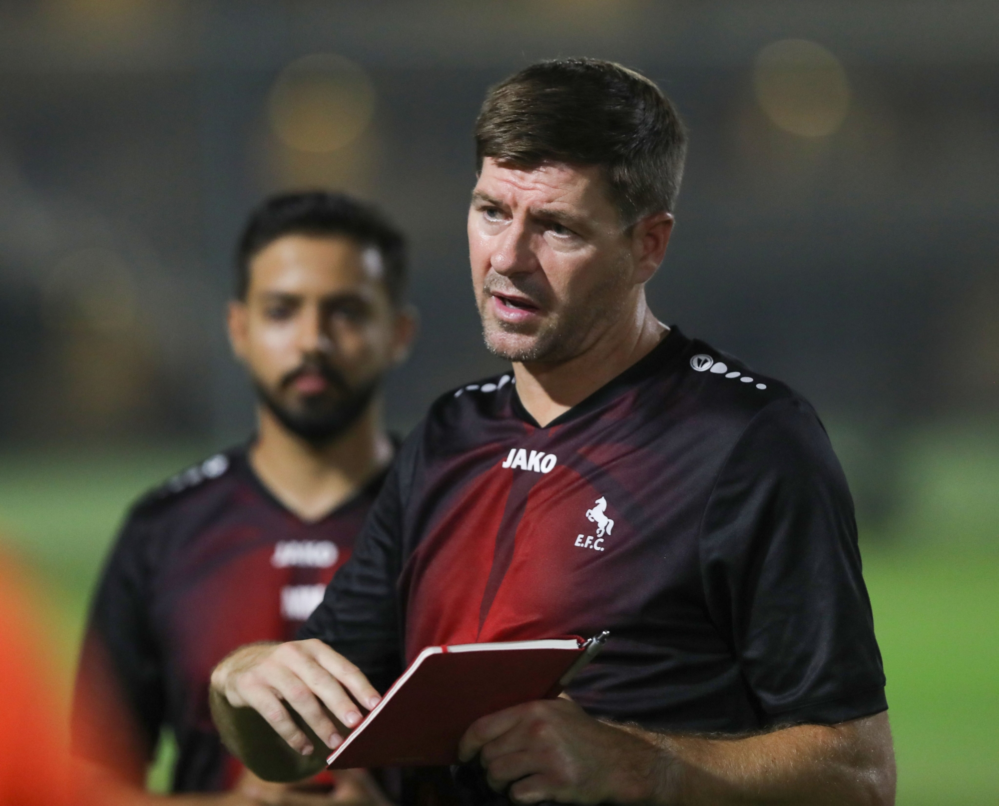جيرارد يعلن تشكيل الاتفاق لمواجهة الجزيرة