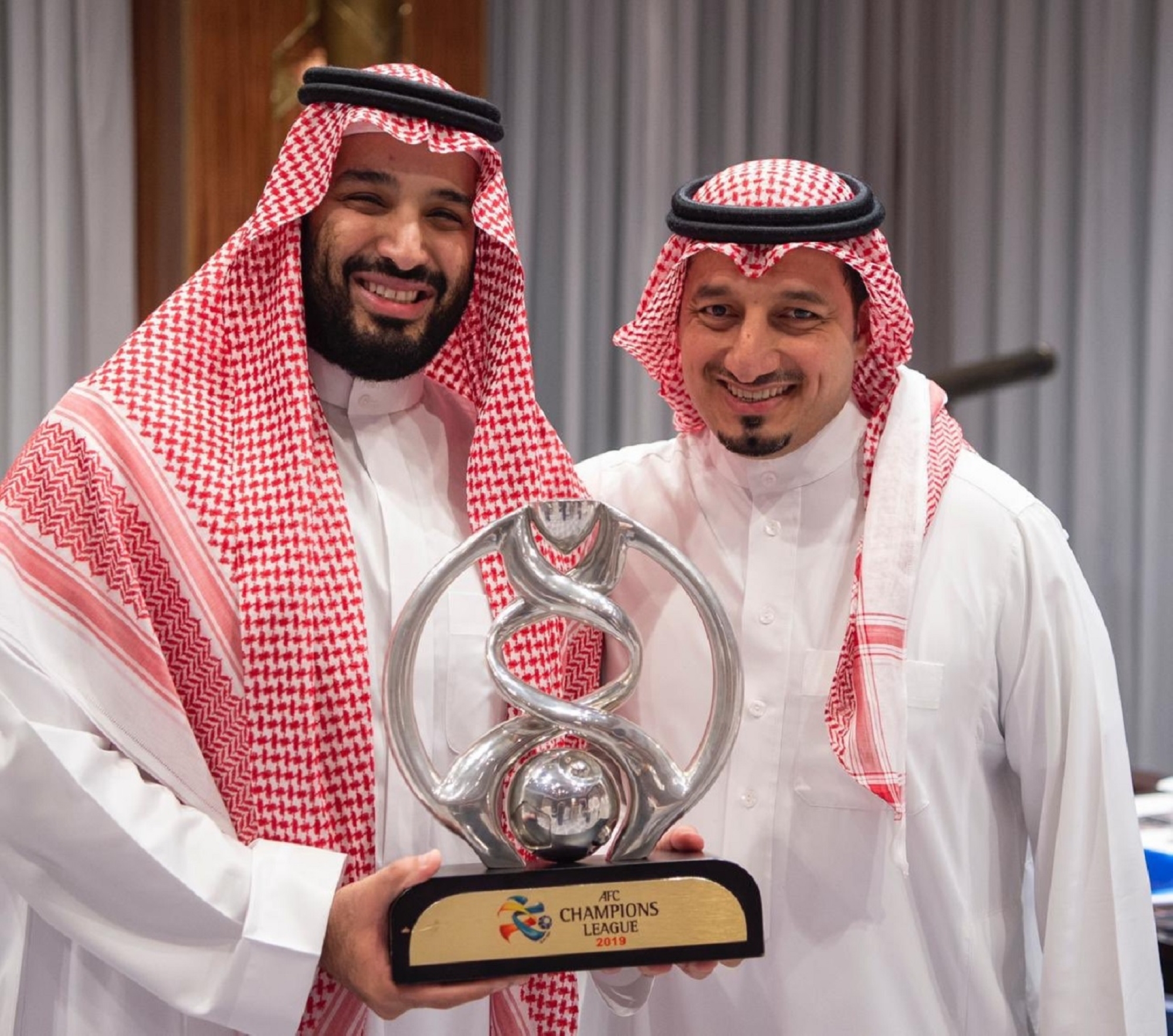 بقيادة "رجل عظيم".. "المسحل" يقُص تحوُّل الكرة
