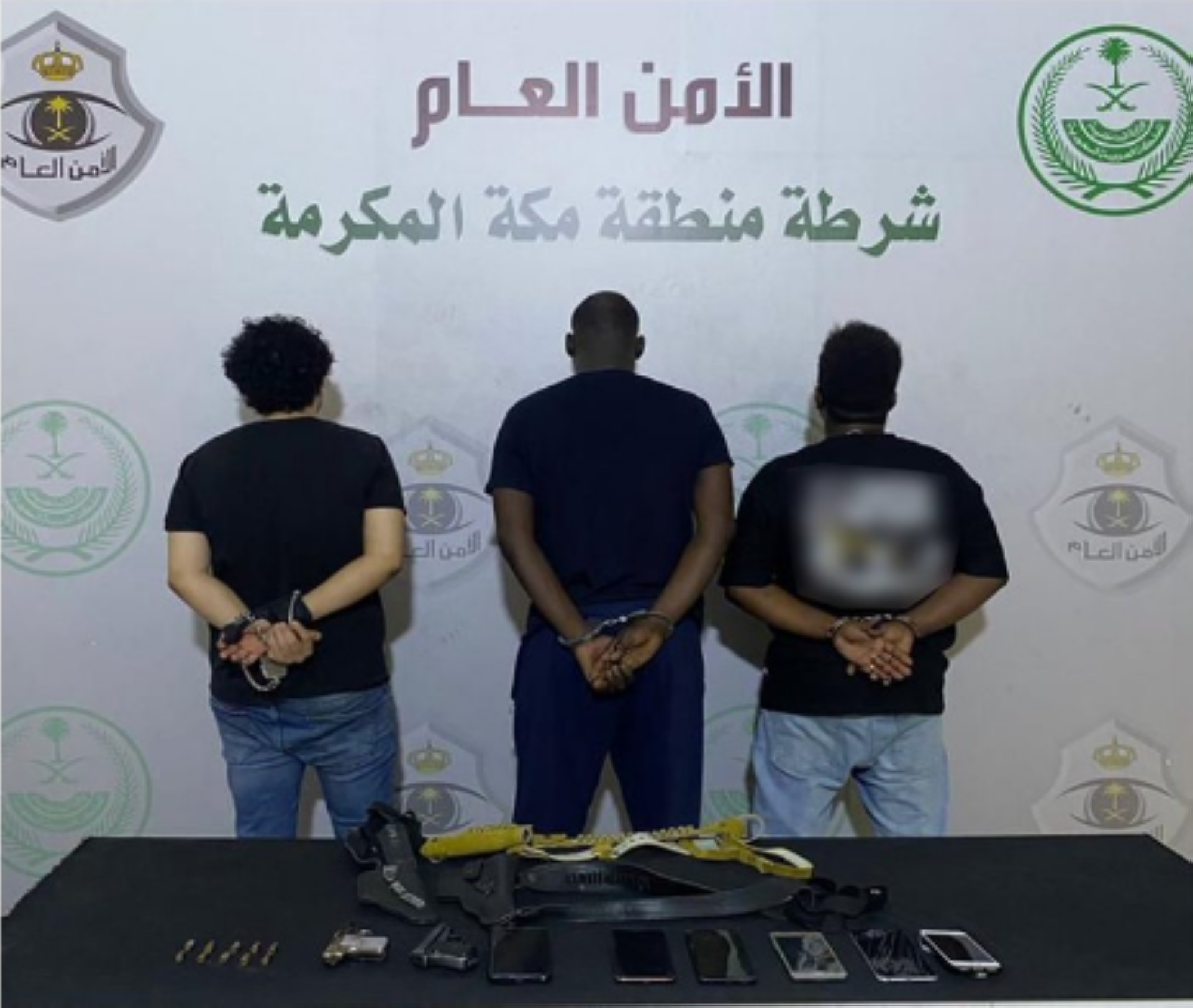 ضبط 3 أشخاص سطوا على شقة سكنية