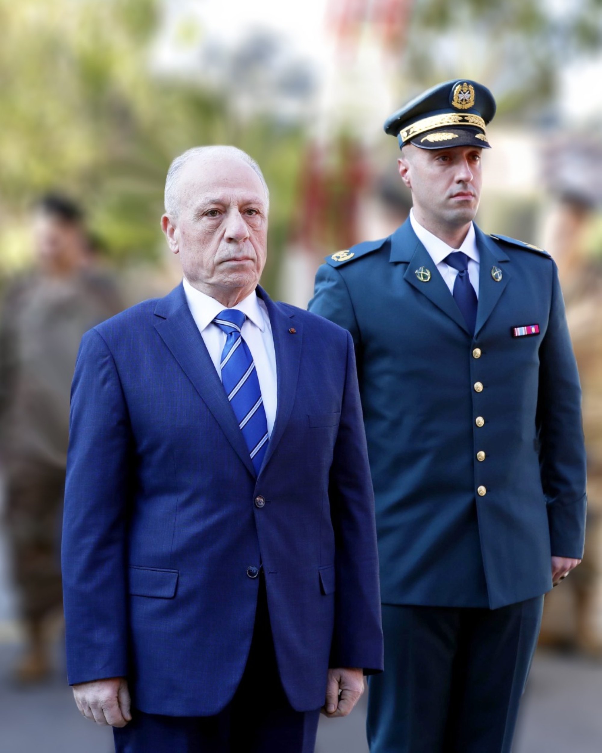"وزير دفاع" لبنان ينجو من رصاص "حزب الله"