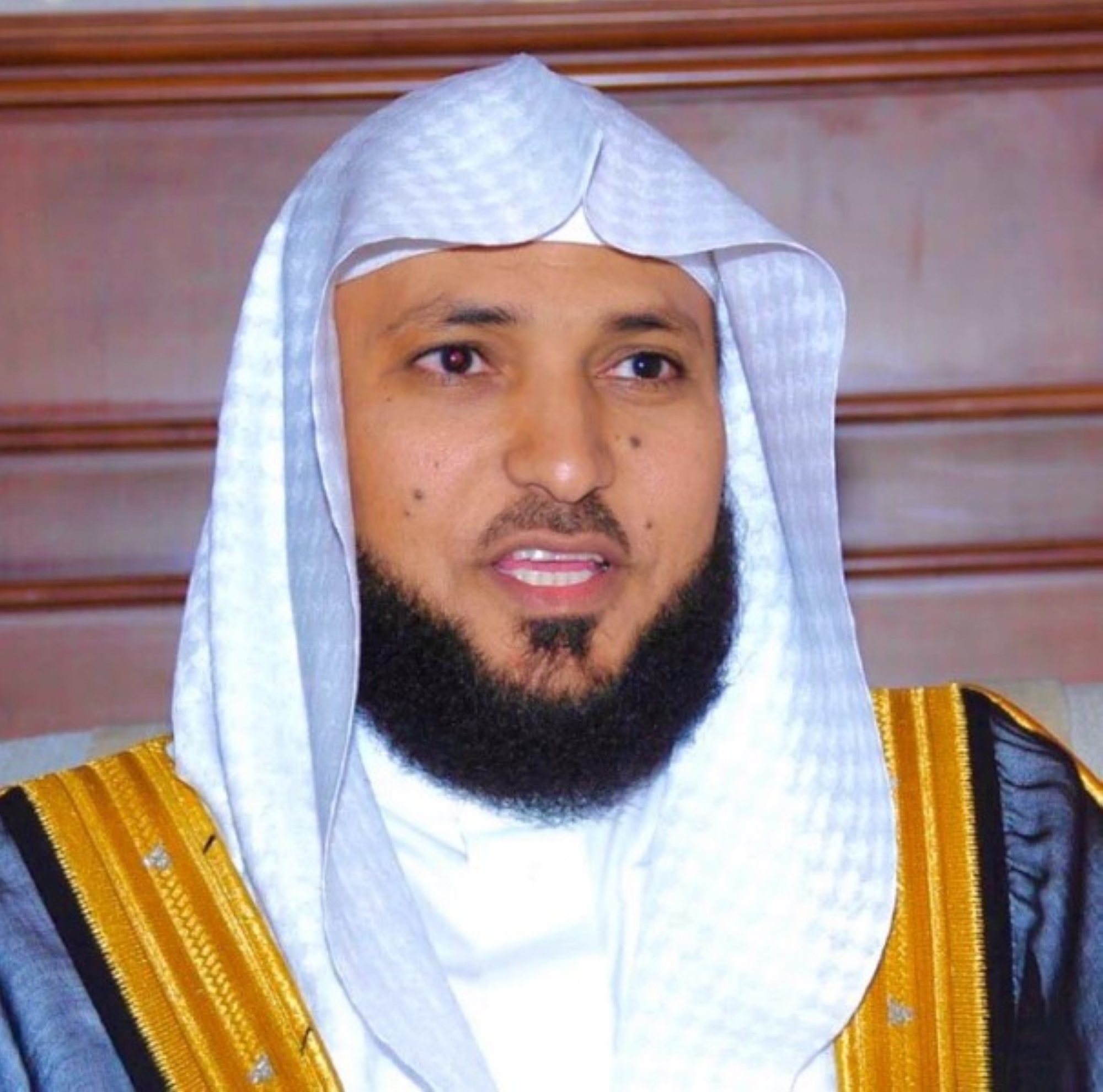 خطيب الحرم المكي يتعرض لـ"إعياء" بخطبة "الجمعة"