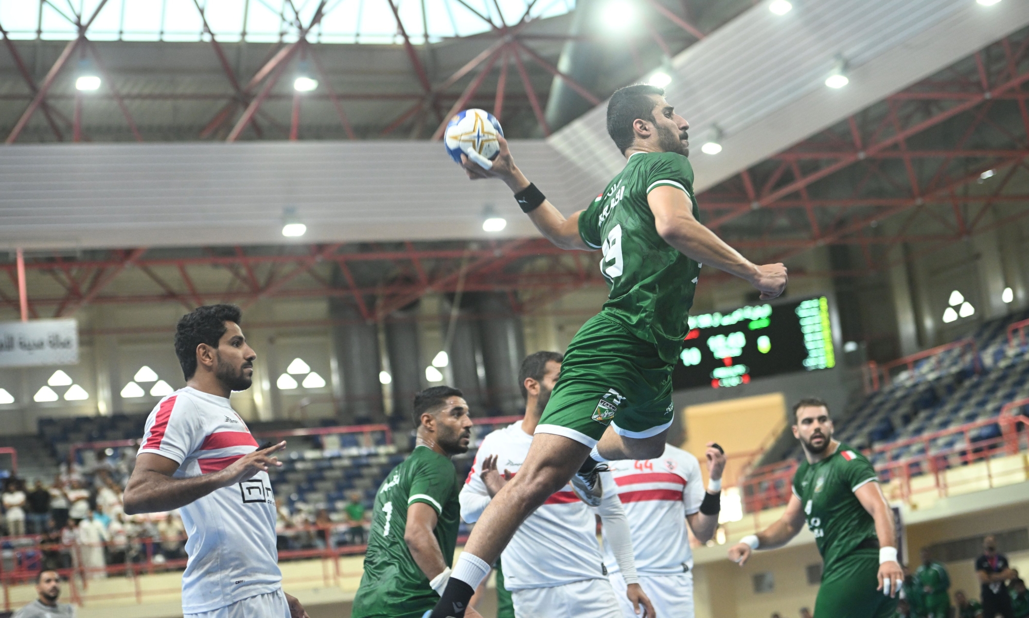 يد الزمالك تخسر من العربي الكويتي