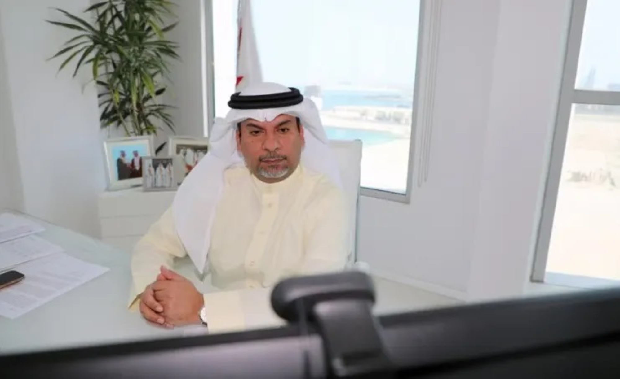 "البحر".. وحشٌ يهدد "المنامة"