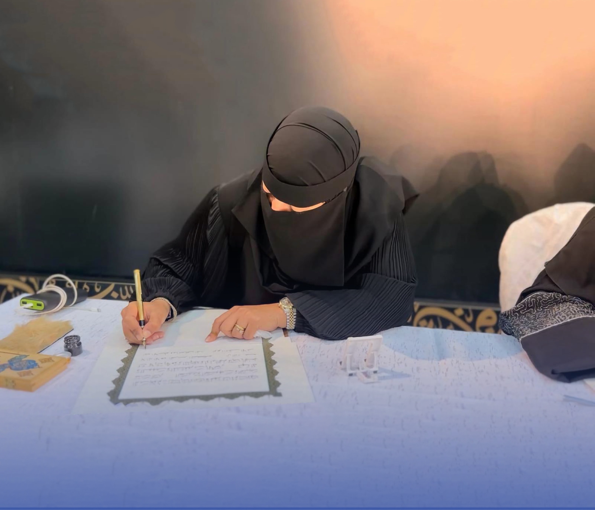 اهتمام ولي العهد يثمر عن محترفات بـ"الخط العربي"