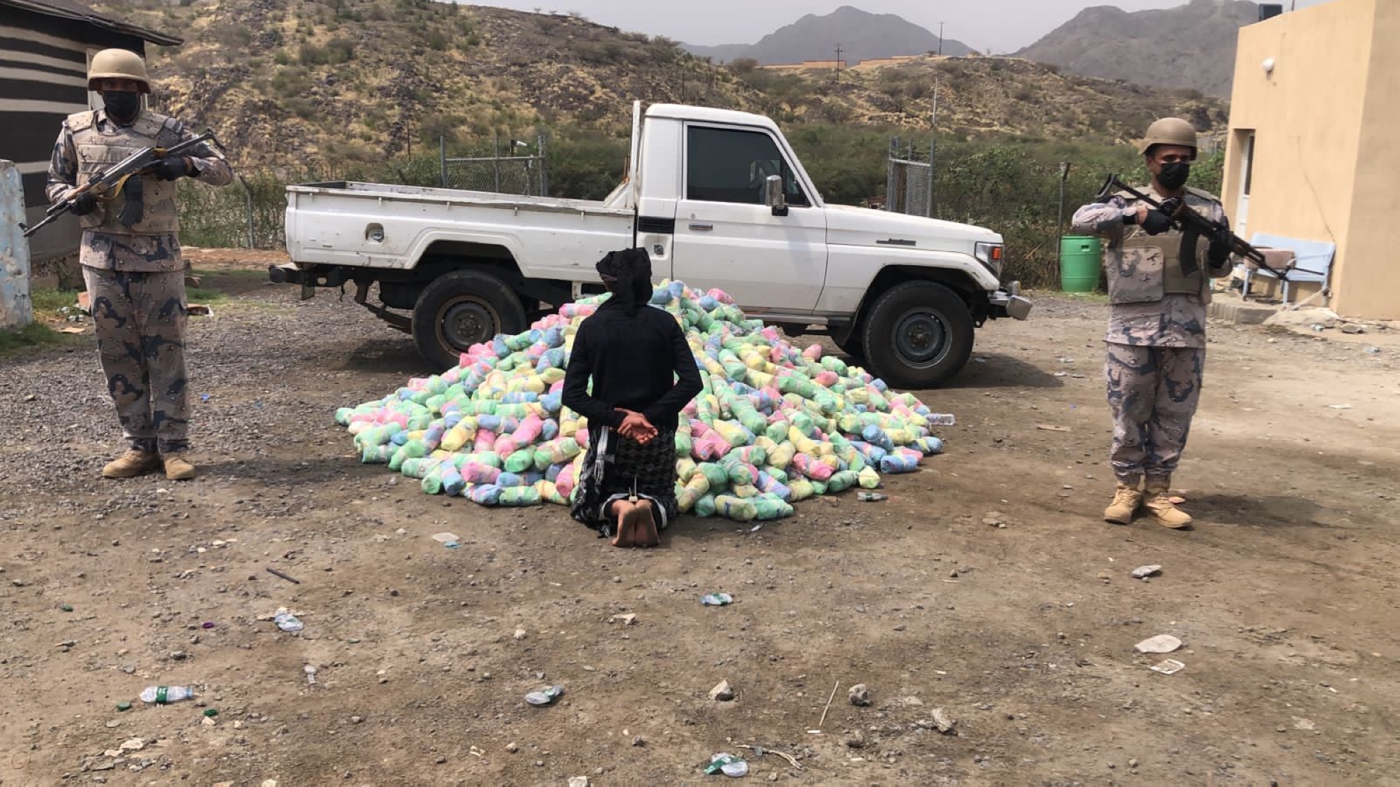 "إجهاض" تهريب 37.5 طن "قات وحشيش"