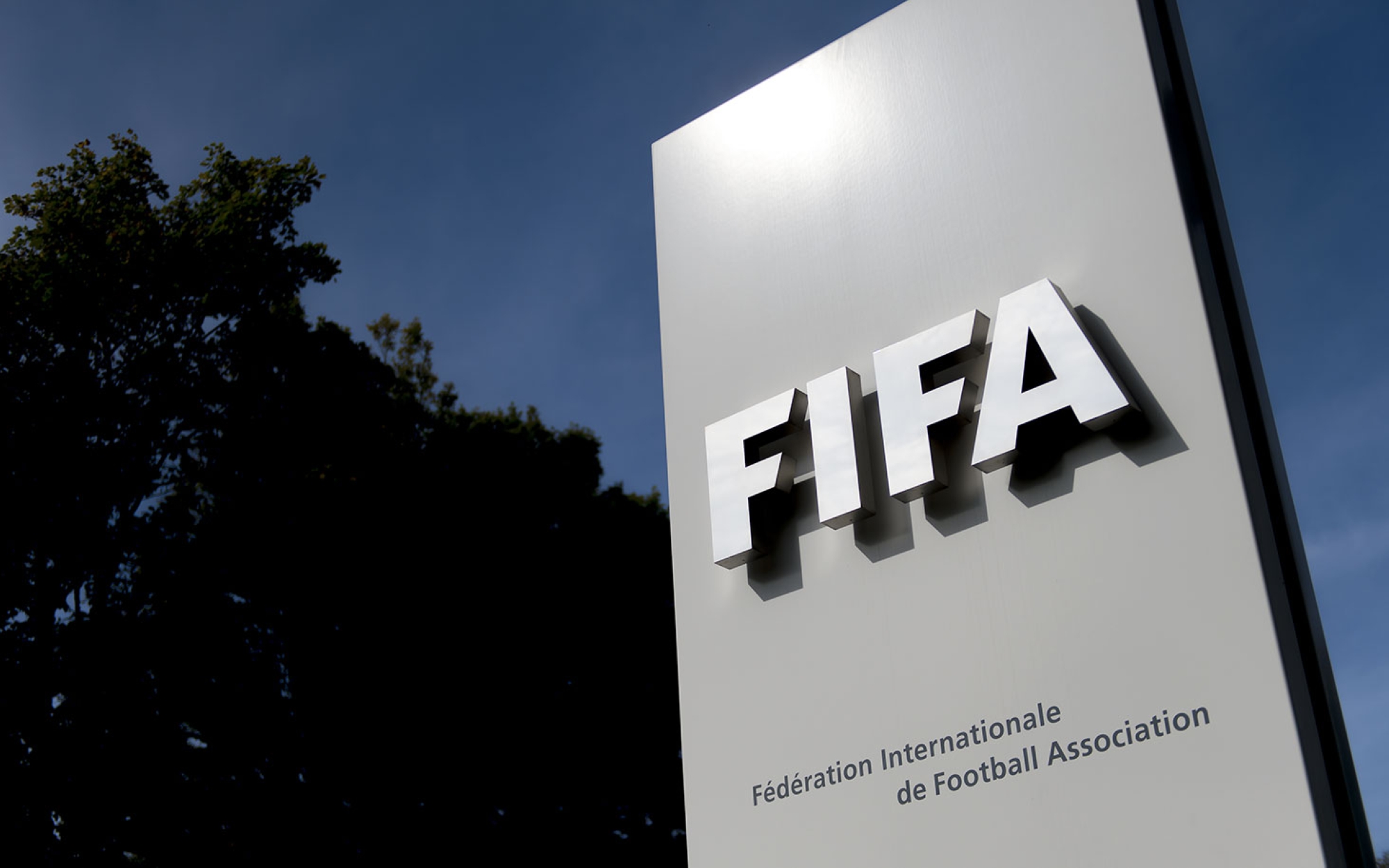 "فيفا" يبدأ إجراءات انضباطية ضد رئيس الاتحاد الإسباني