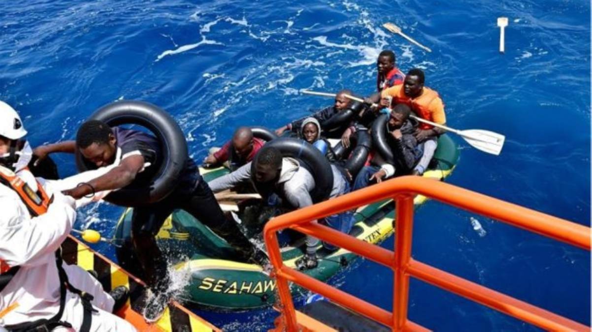 إنقاذ 438 مهاجرًا قبالة سواحل تونس