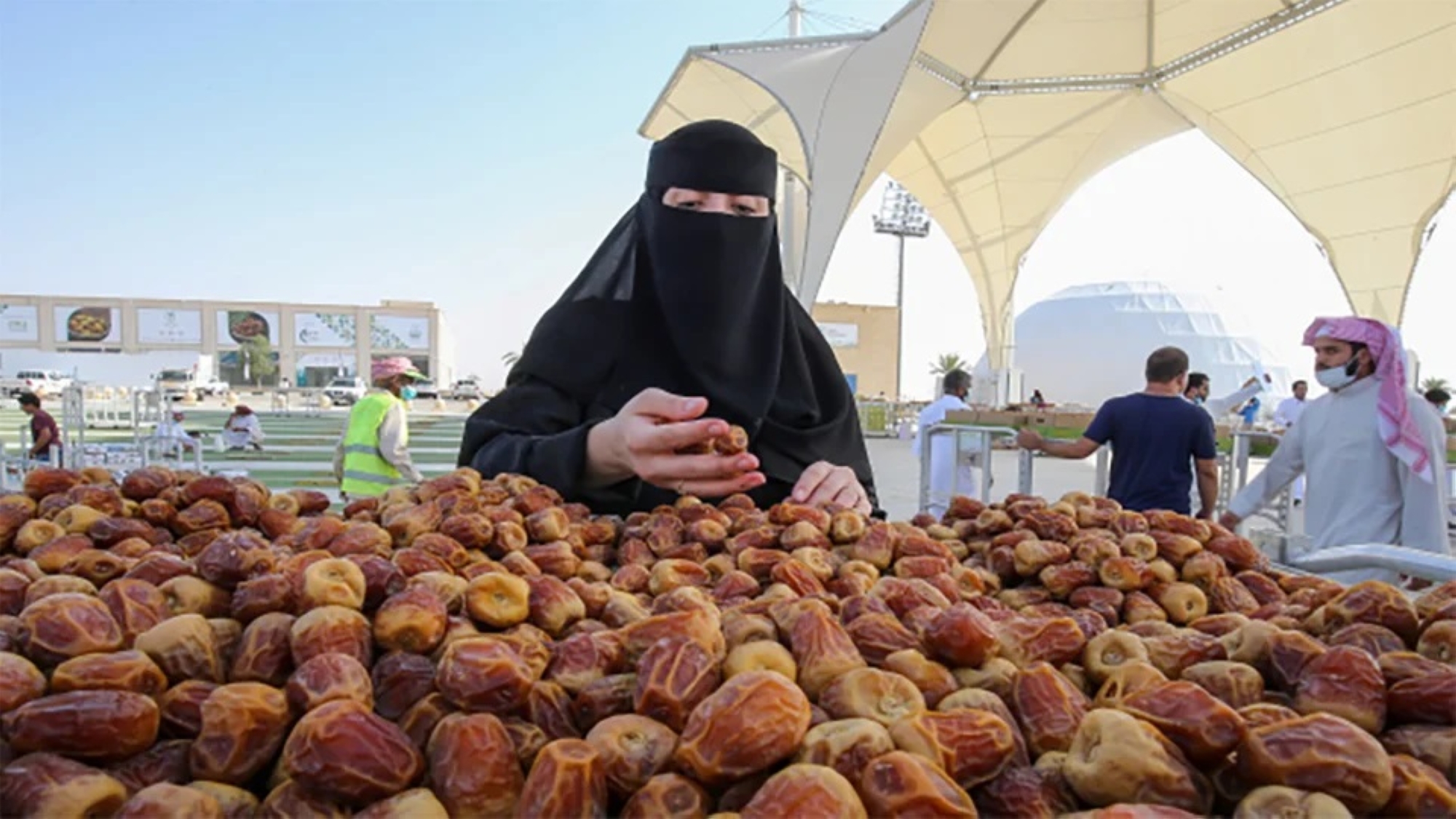 "عتيقة".. "3.5" طن مبيعات بـ"شهر"