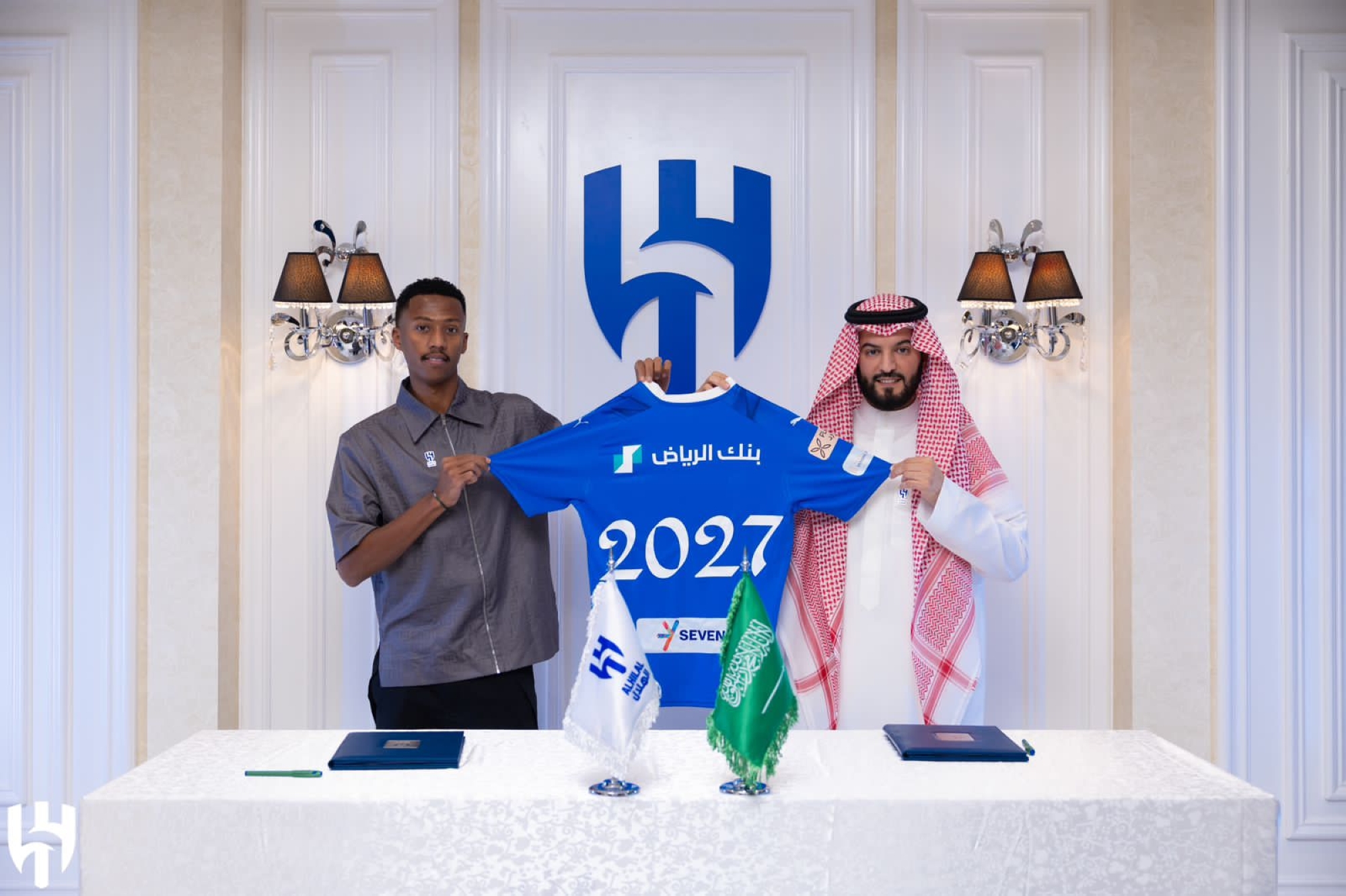 الهلال يُجدد لـ"ناصر الدوسري" حتى 2027