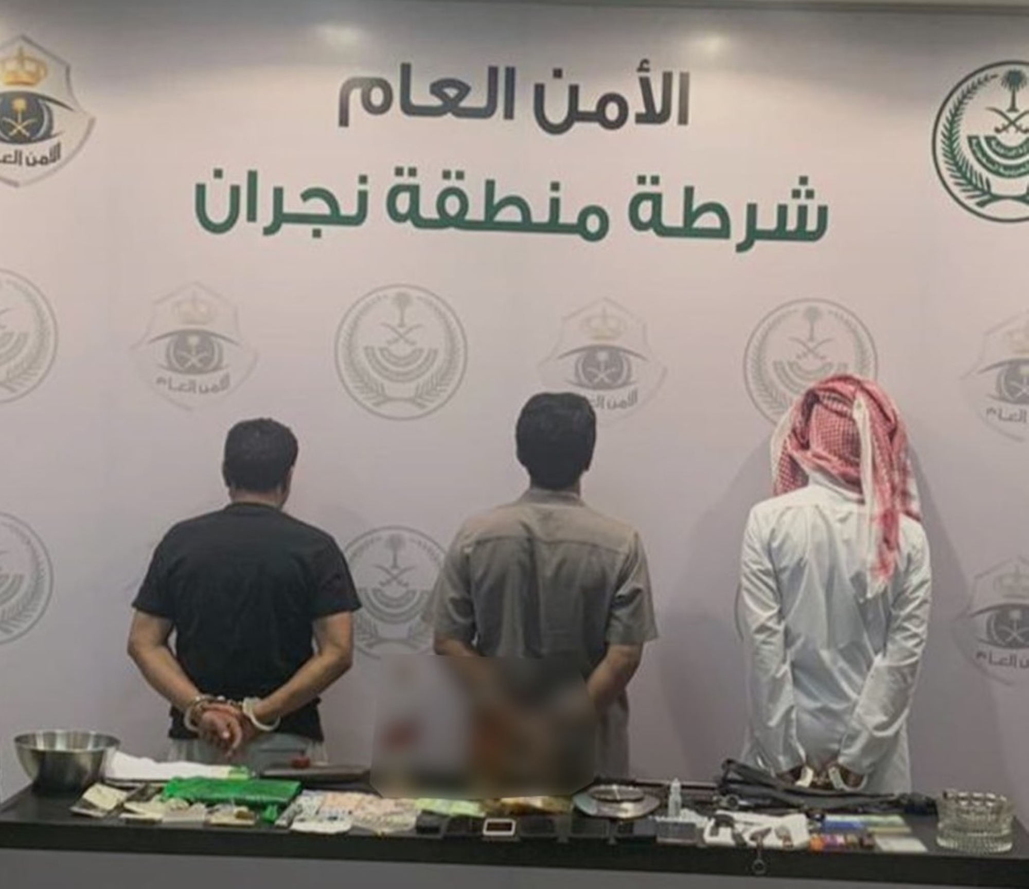 الإطاحة بـ5 مروجين للمخدرات بنجران والمدينة