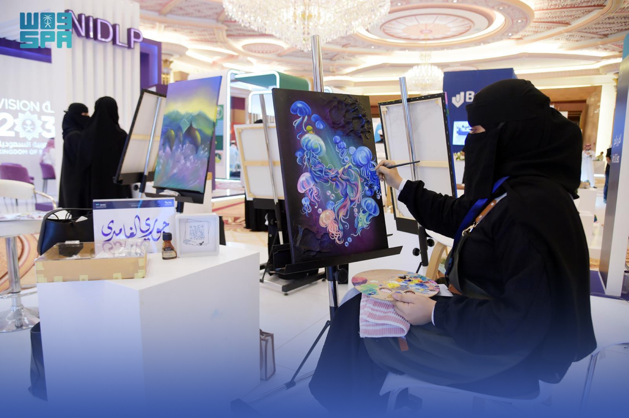 أنامل فنانات الوطن تبدع بـ"الفن والبحر"