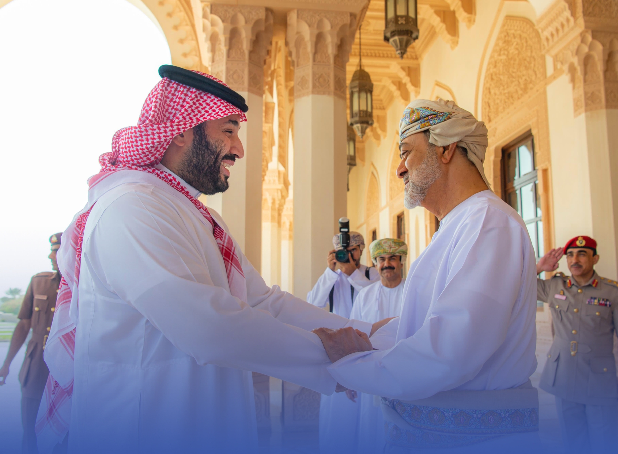 ولي العهد يلتقي سلطان عمان في مسقط