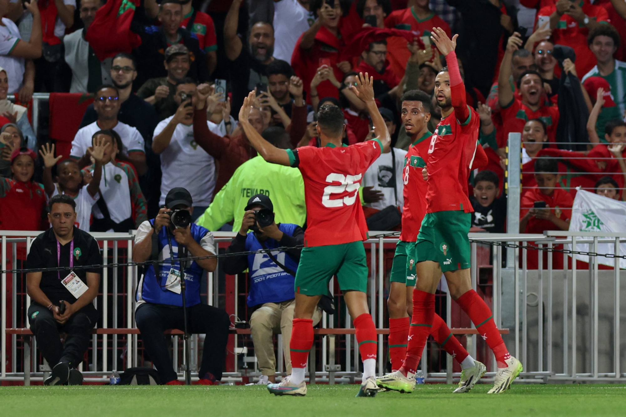 المغرب يهزم بوركينا فاسو بعد أيام من مأساة الزلزال