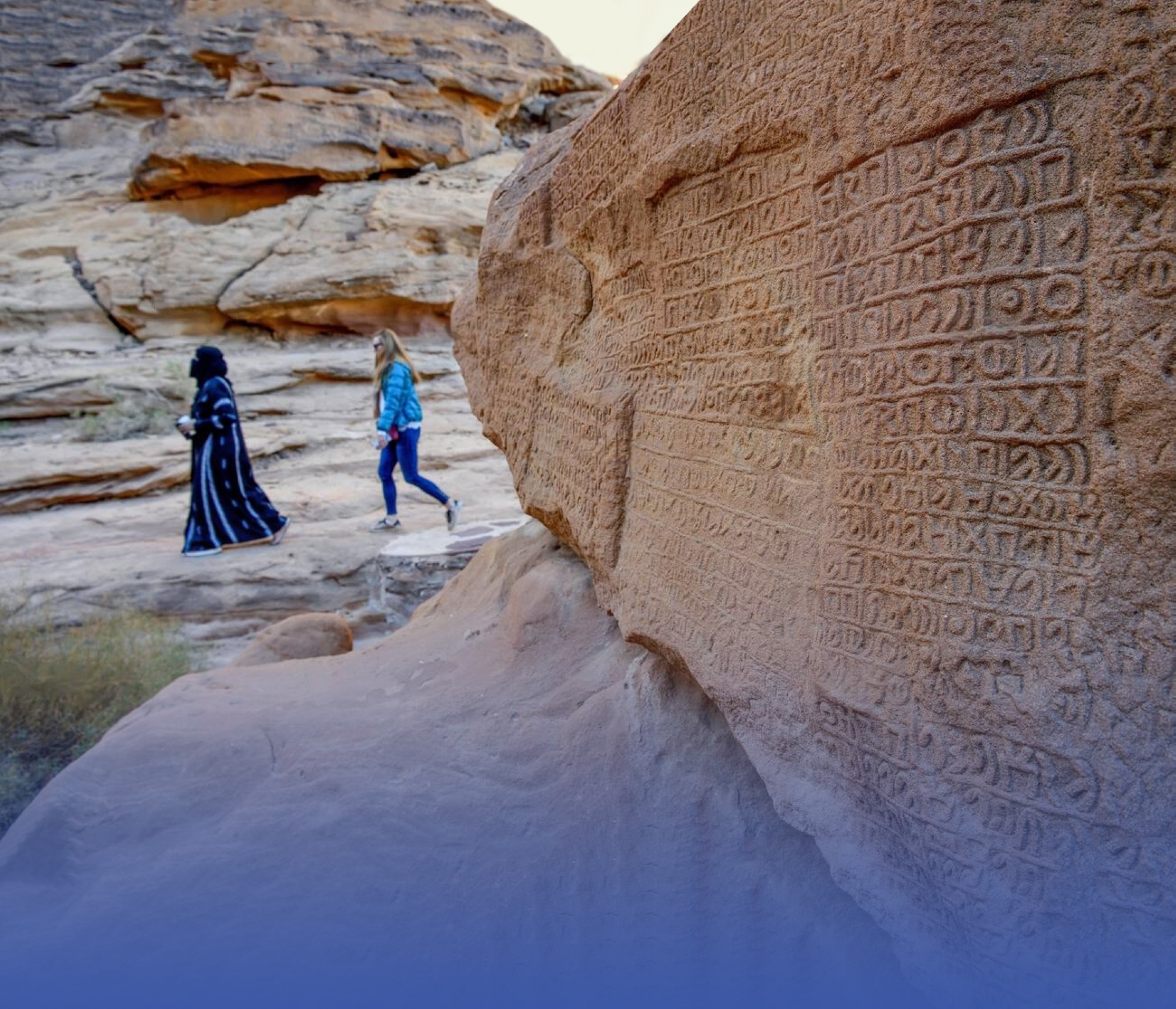 "جبل عكمة".. نافذة لعالم "الأجداد"