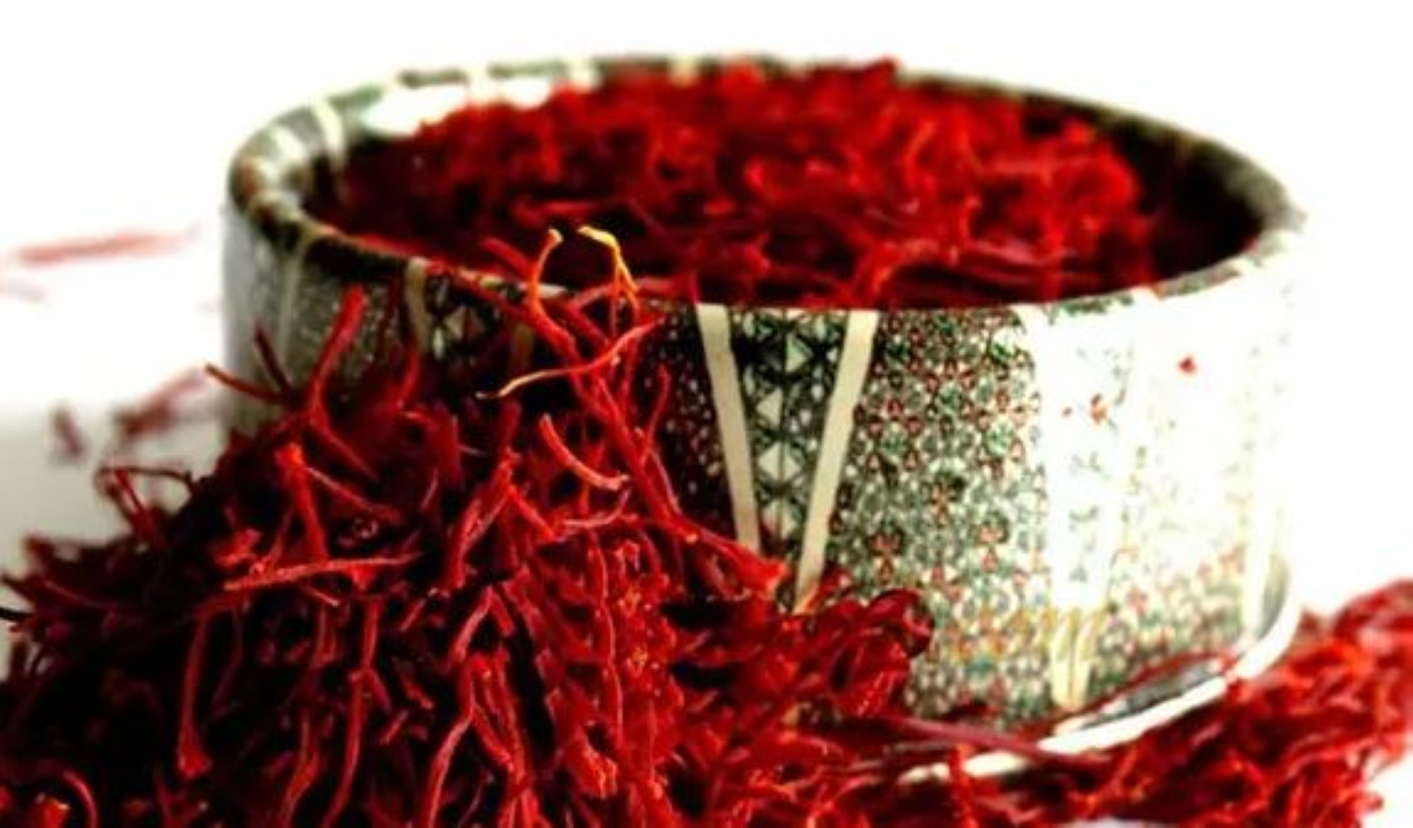 6 فوائد للزعفران.. ومكمن الخطورة