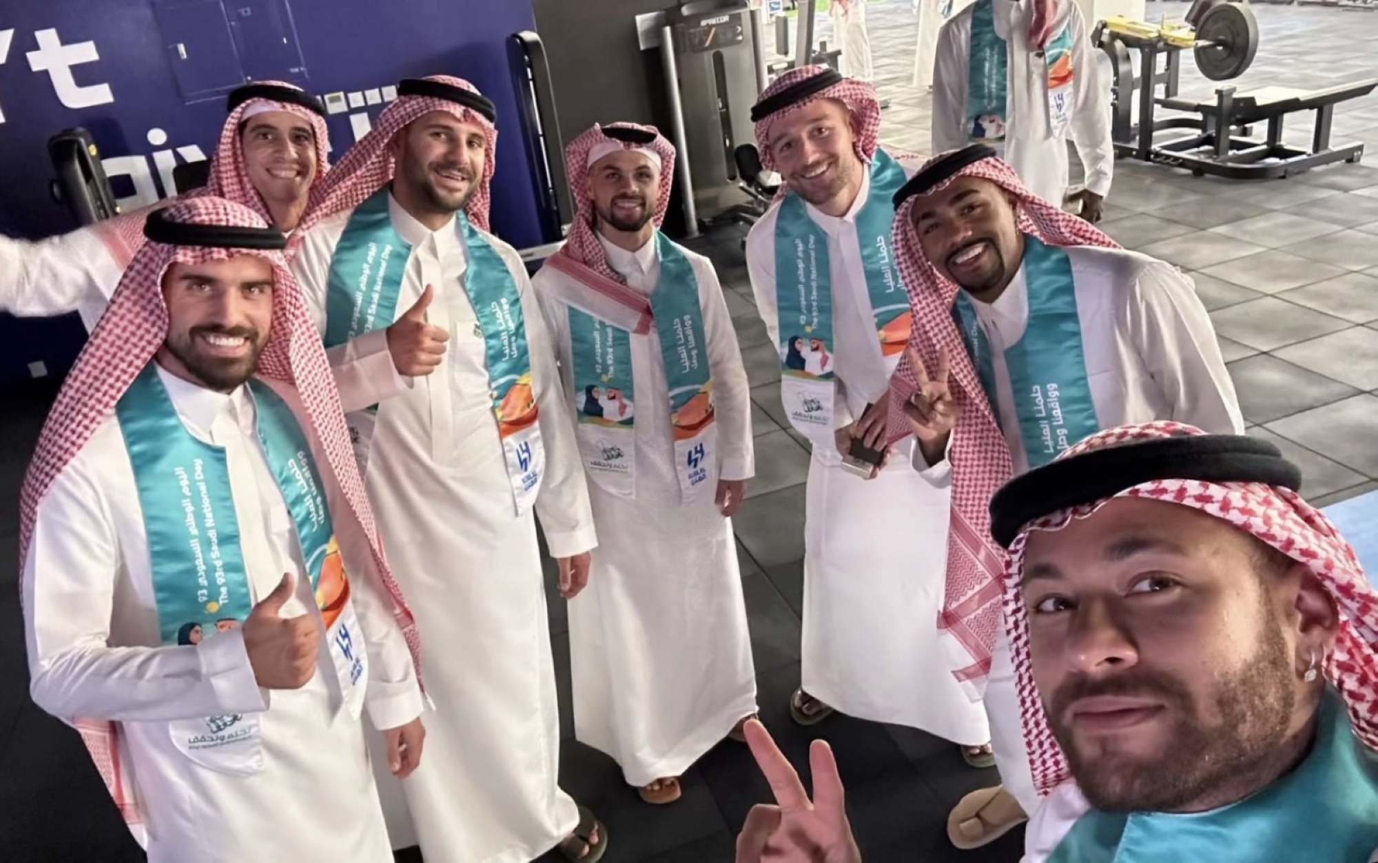 بـ"الثوب والشماغ".. نيمار يحتفل بـ"السعودية"