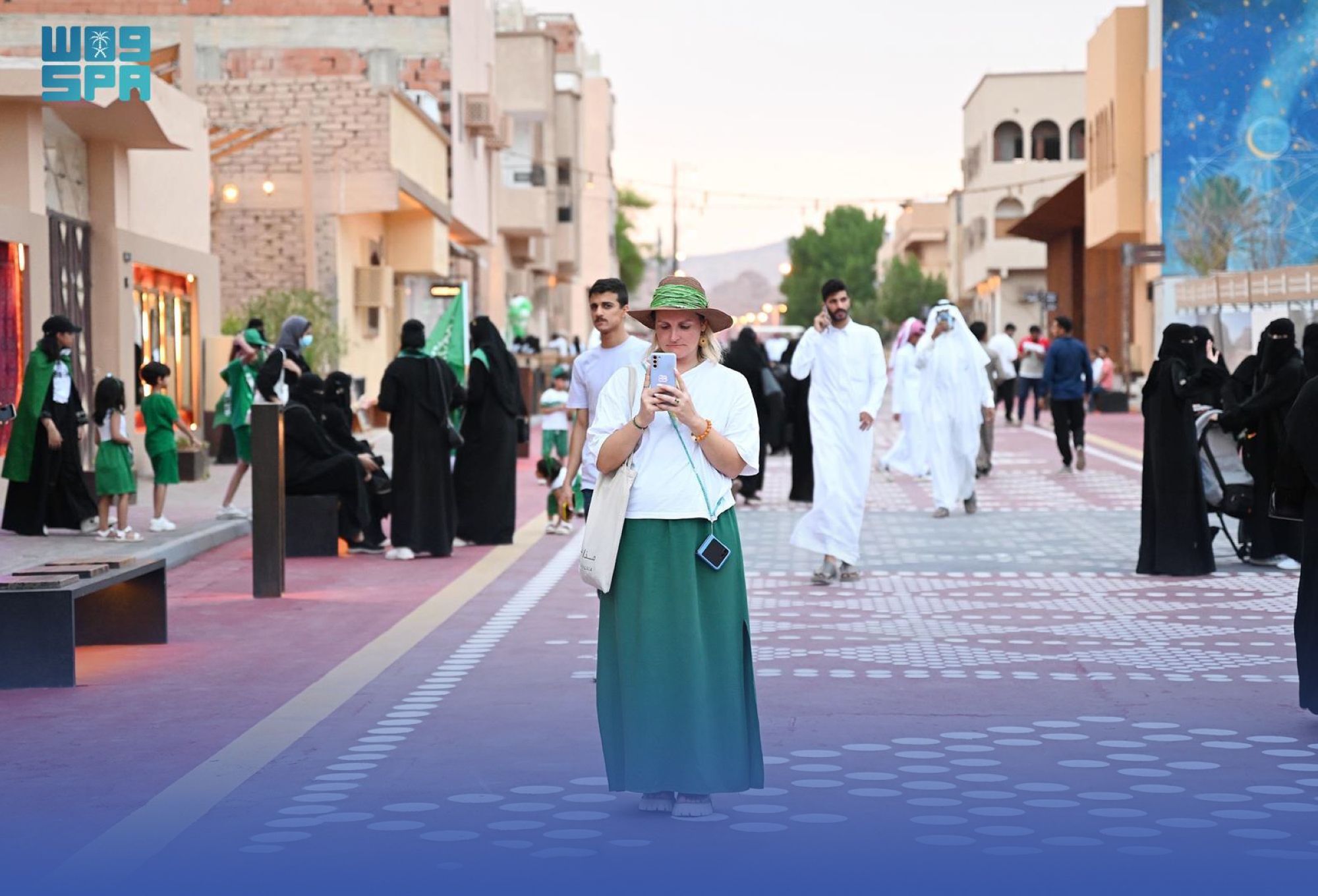 سُياح العلا يحتفلون بـ"اليوم الوطني"