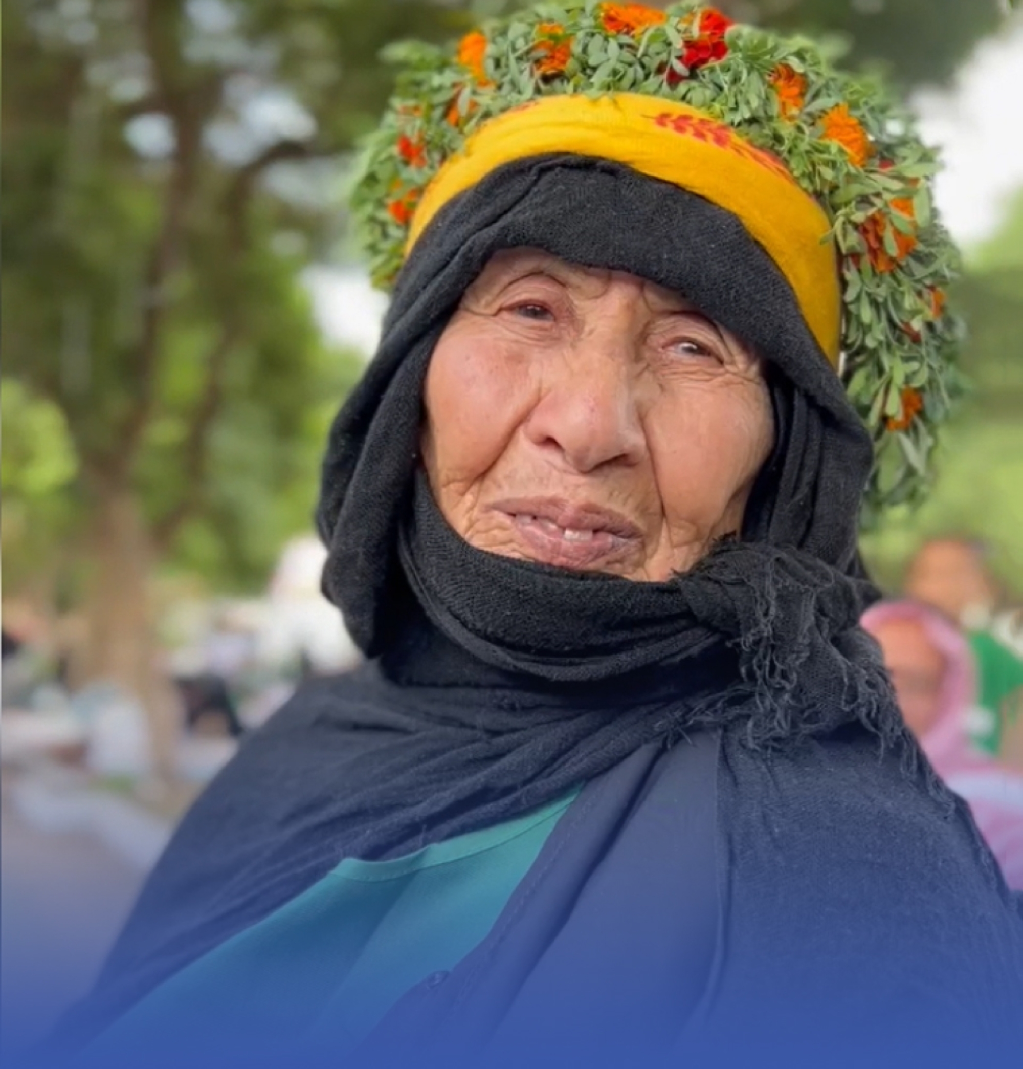 "تسعينية" تحتفل بالوطن بـ"أبها"