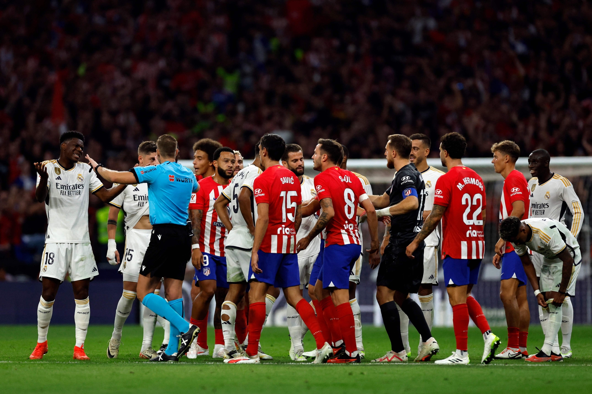 أتليتيكو يهزم الريال بالثلاثة في الديربي