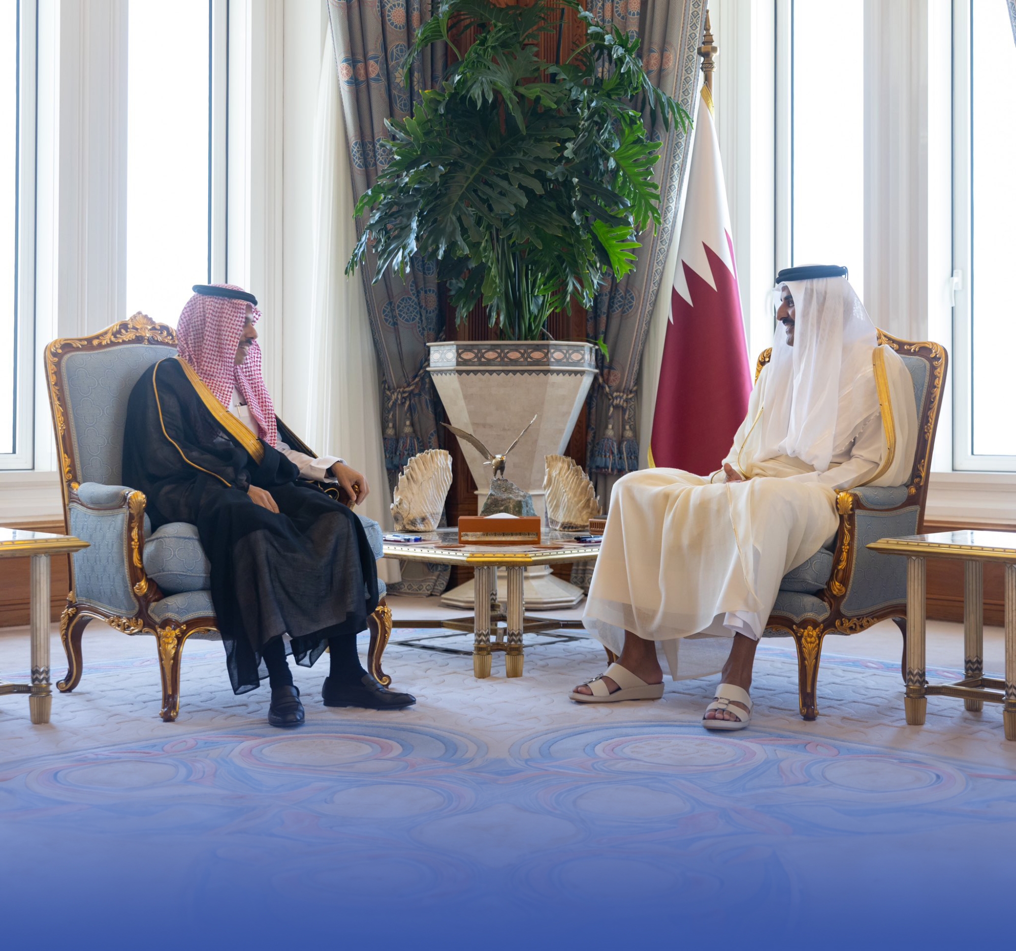 أمير قطر يستقبل وزير الخارجية
