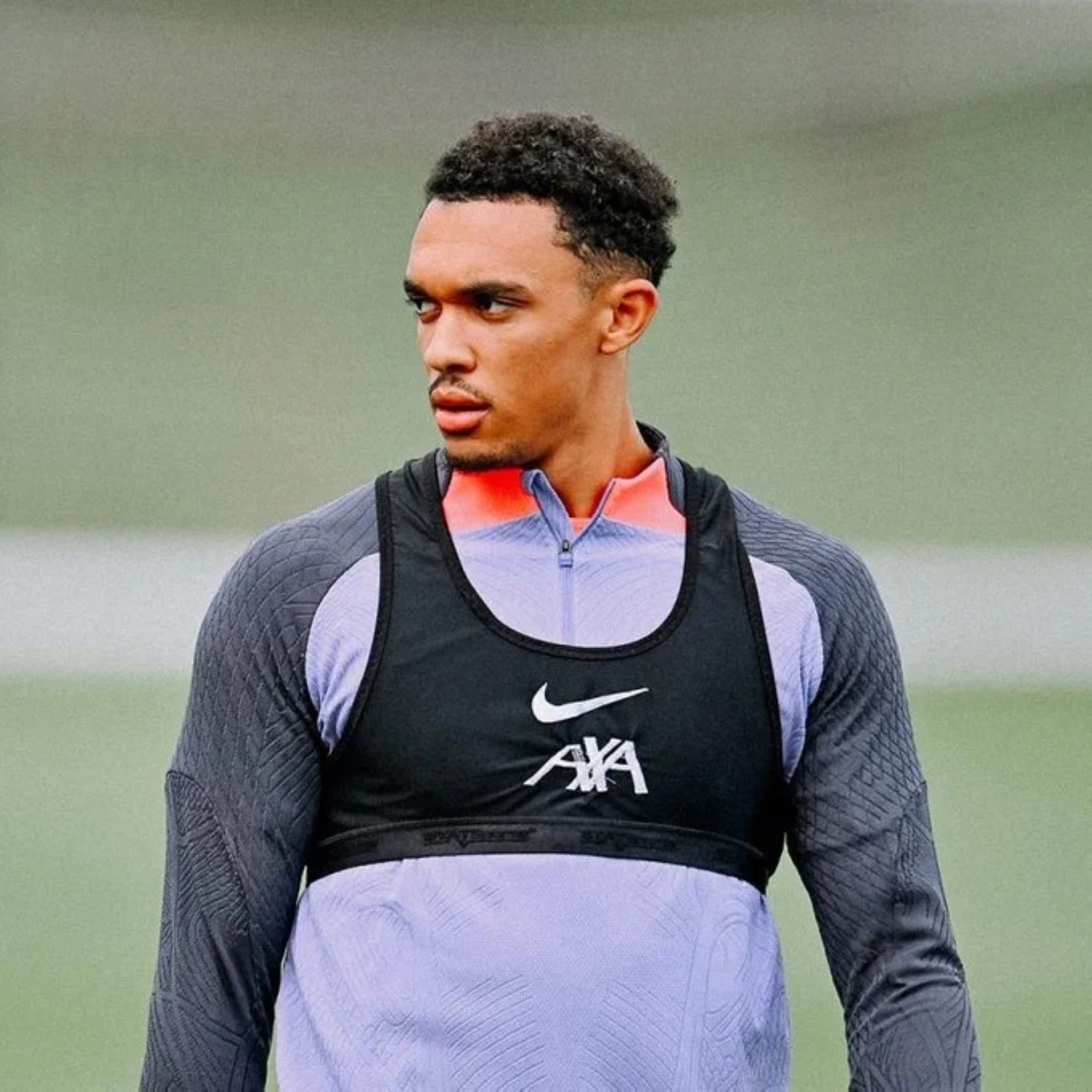 أرنولد يعود للتدريبات مع ليفربول