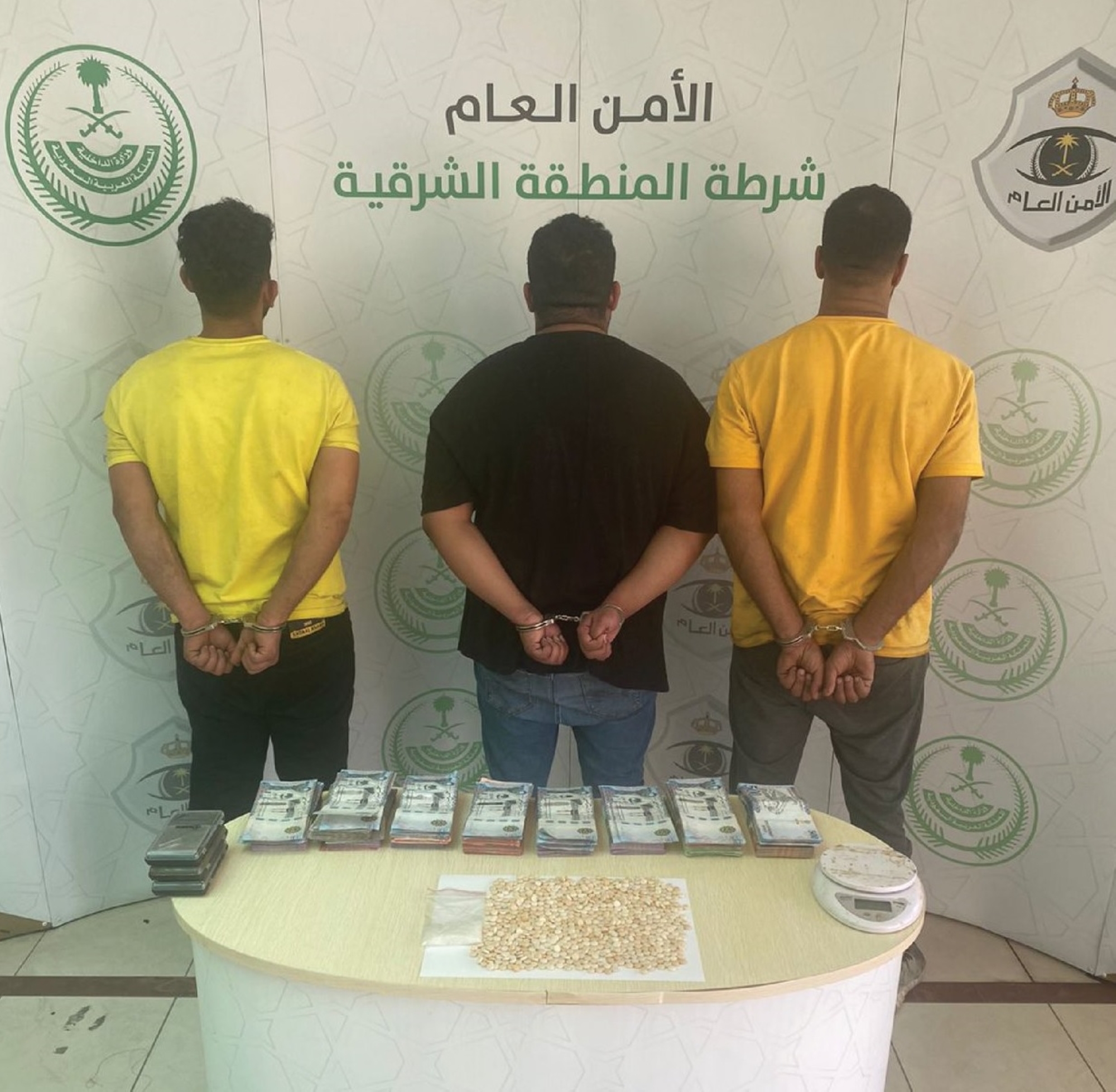 الإطاحة بـ3 مروّجين للمخدرات بالقطيف