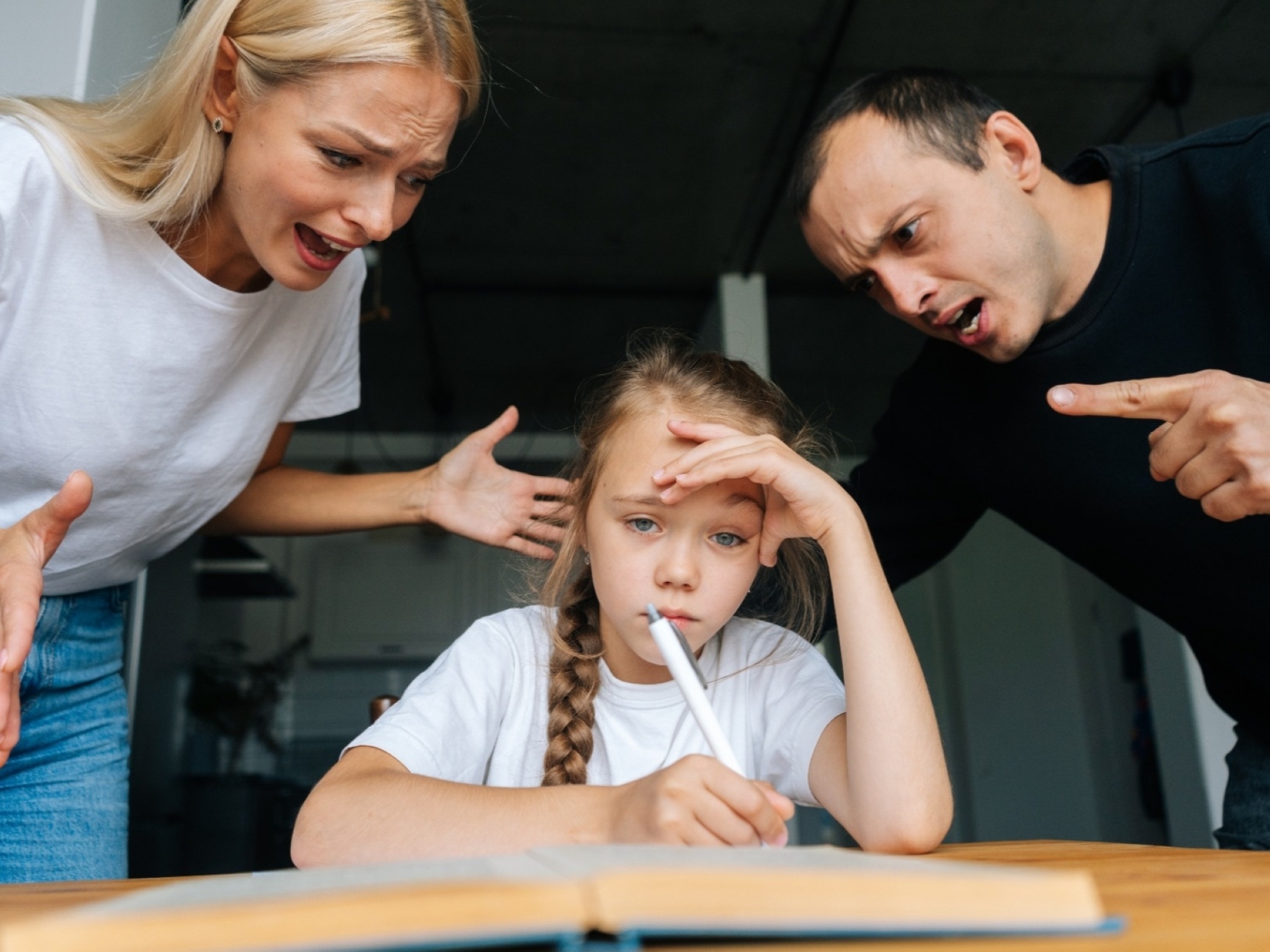 الإساءات اللفظية تضر بنمو الأطفال