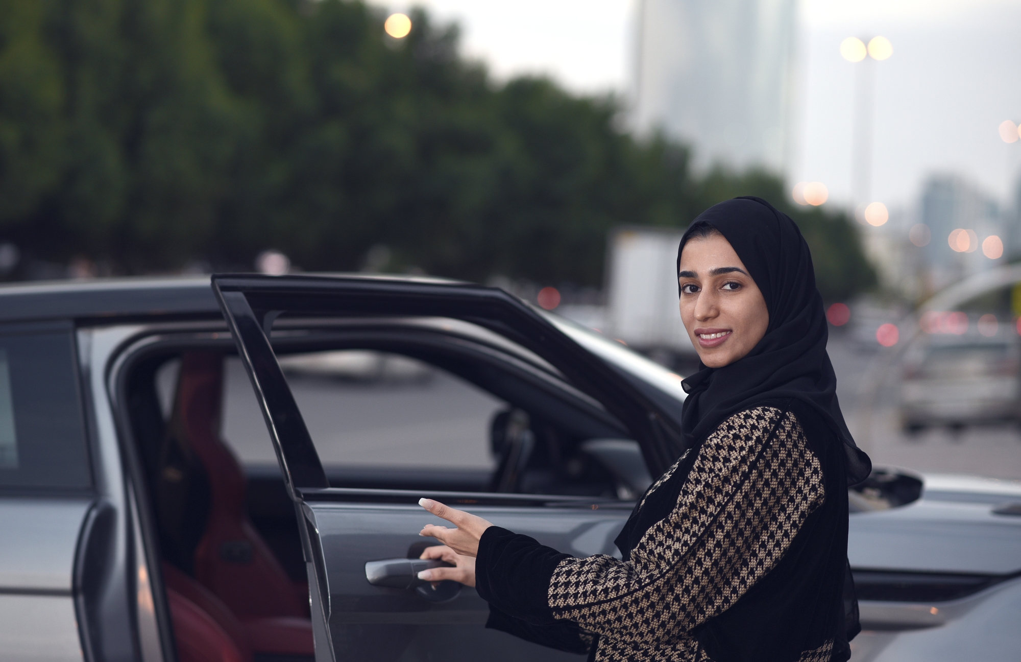 "حصر" تحديات تأجير "السيارات"