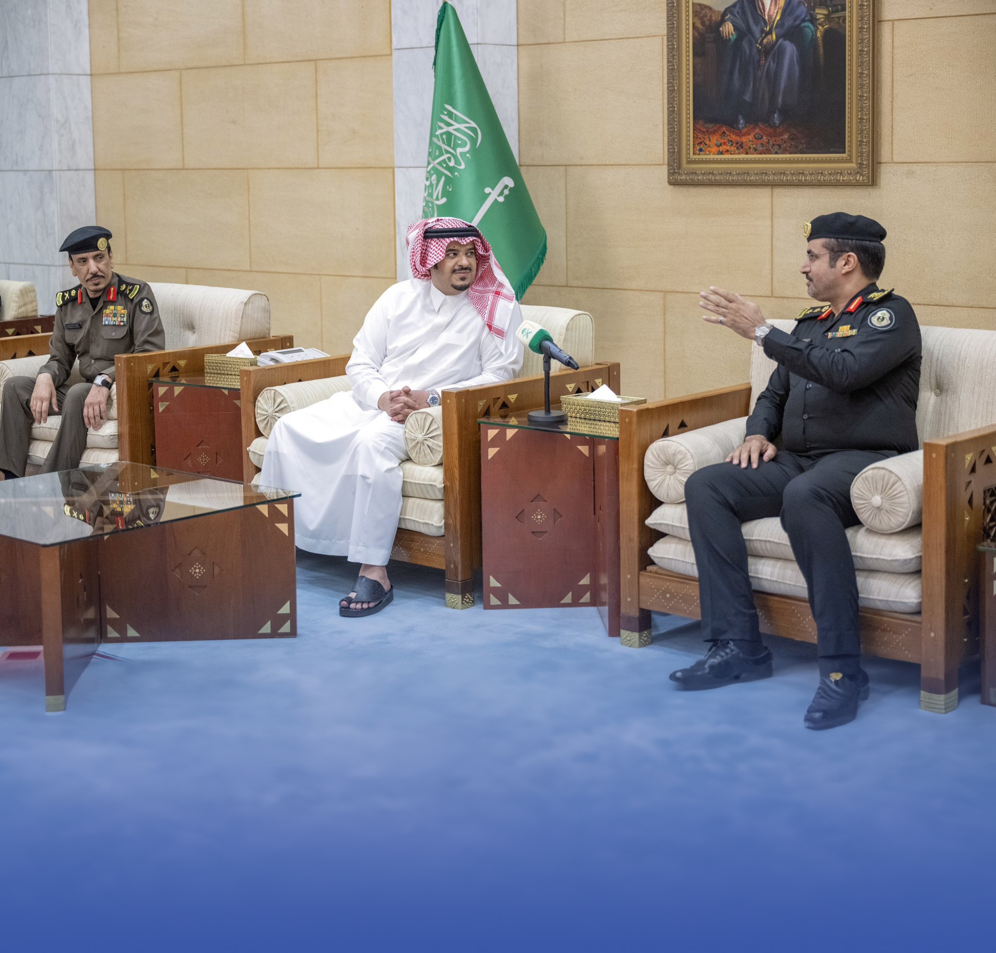 "محمد بن عبد الرحمن" يكرم المتصدين لـ"سطو الرياض"