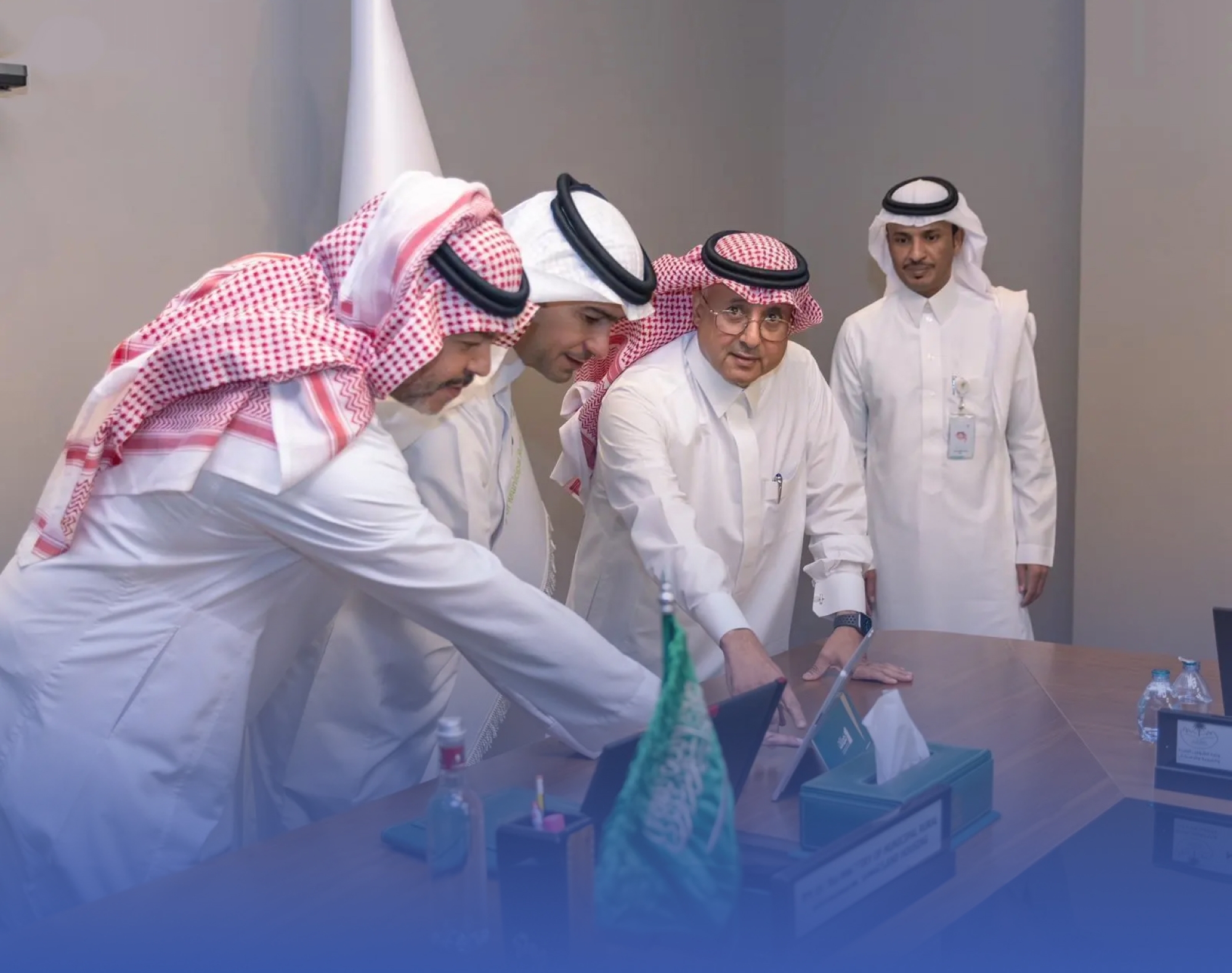 الحقيل يتفقد خطط "ضمانات" ويدشّن منصتها