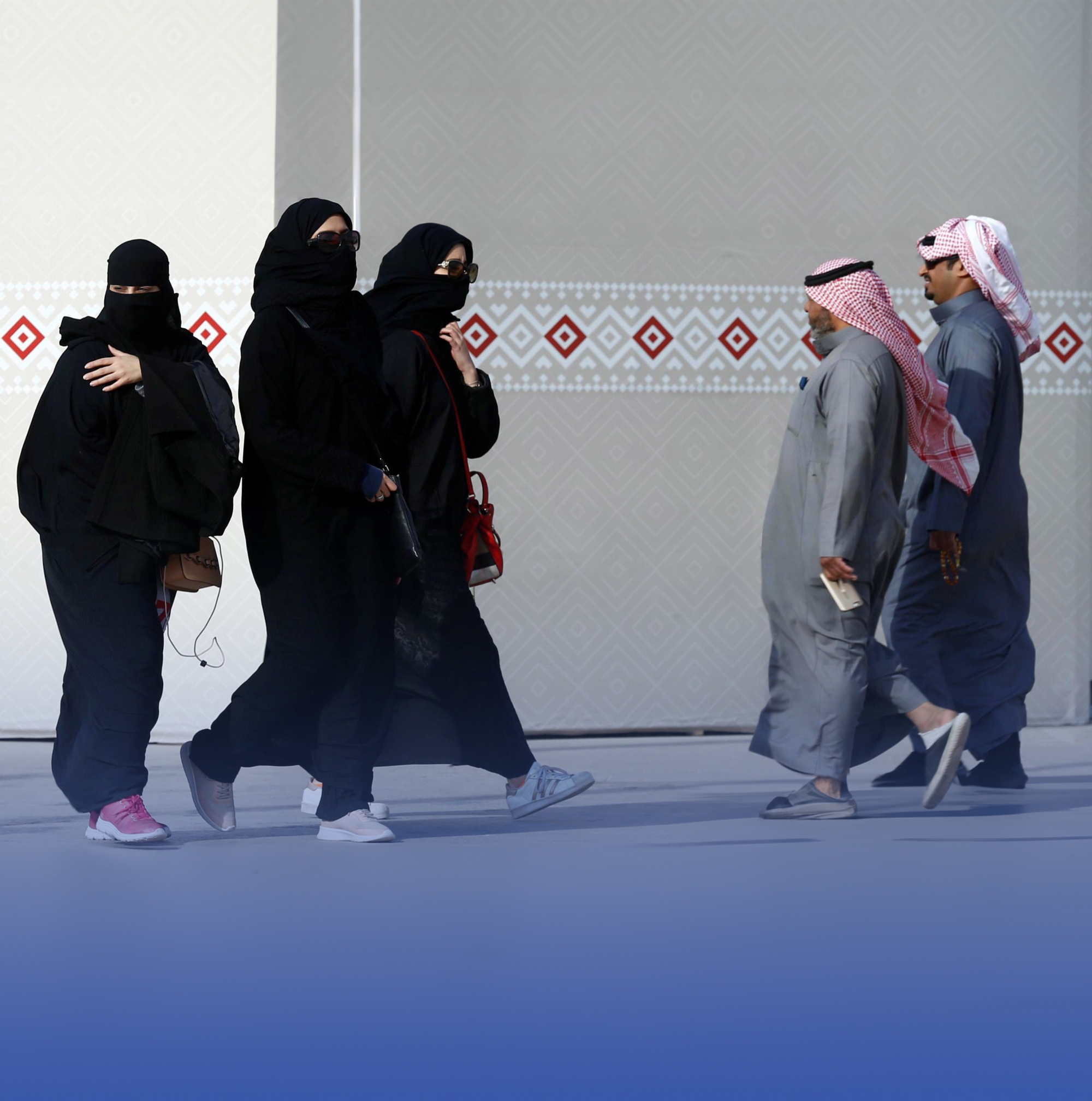 الرجال يشتكون لـ"حقوق الإنسان" أكثر من النساء