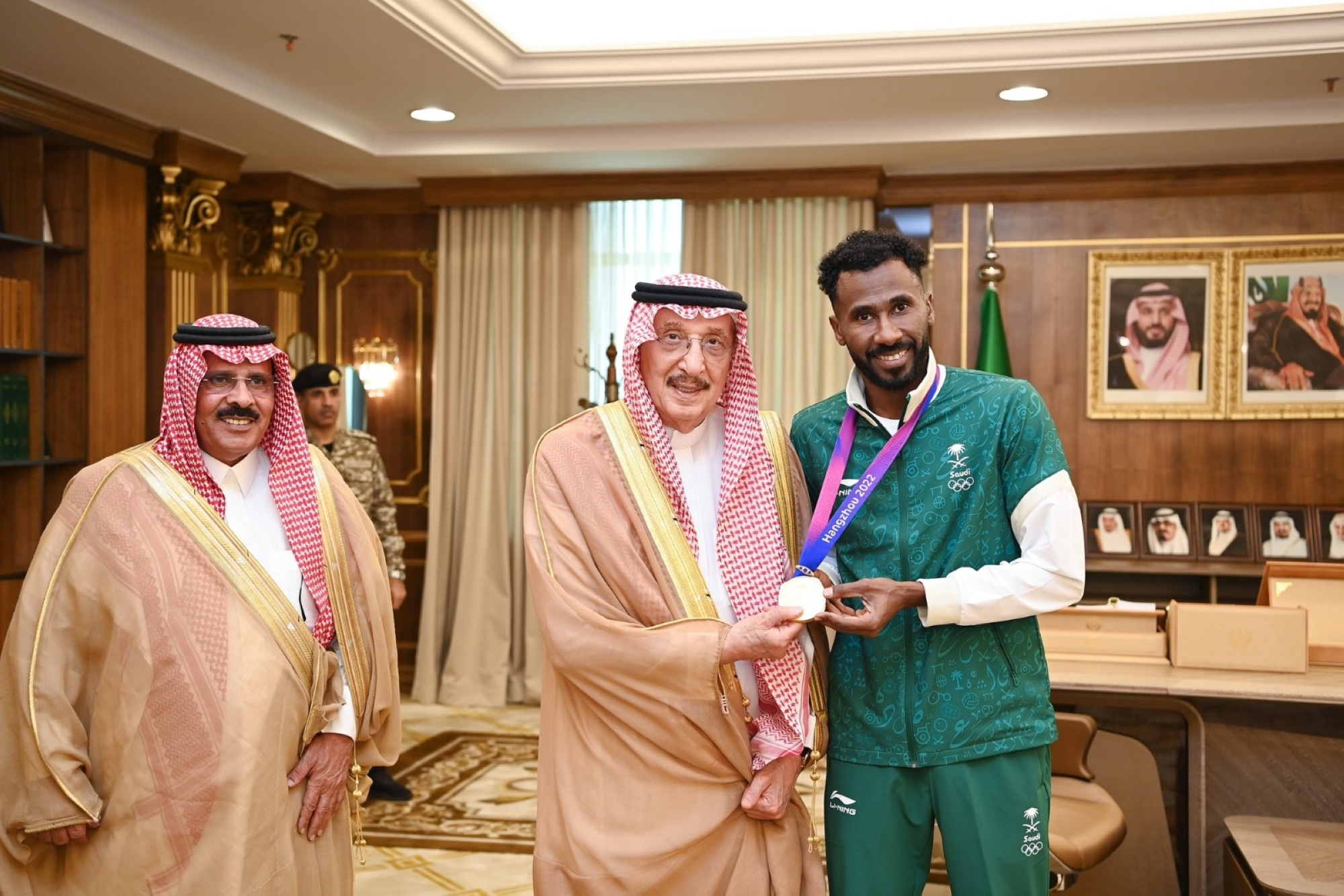 "محمد بن ناصر" يستقبل "مسرحي"