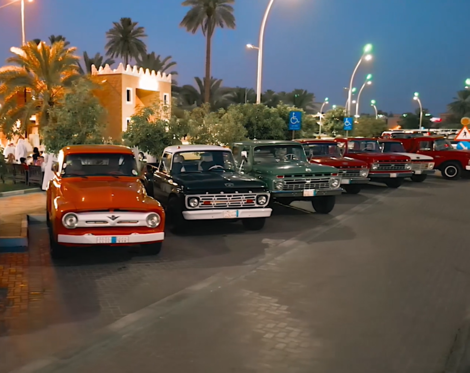 "السيارات الكلاسيكية".. من هنري فورد لـ"عنيزة"