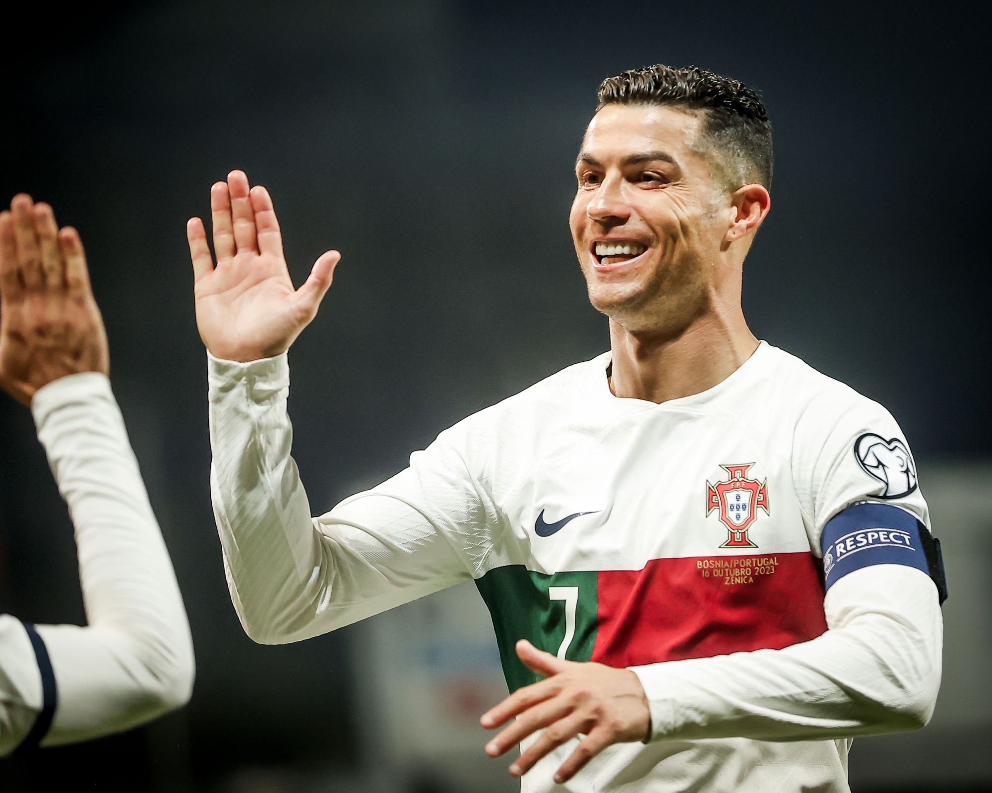 "رونالدو" يقود البرتغال لفوز كاسح على البوسنة