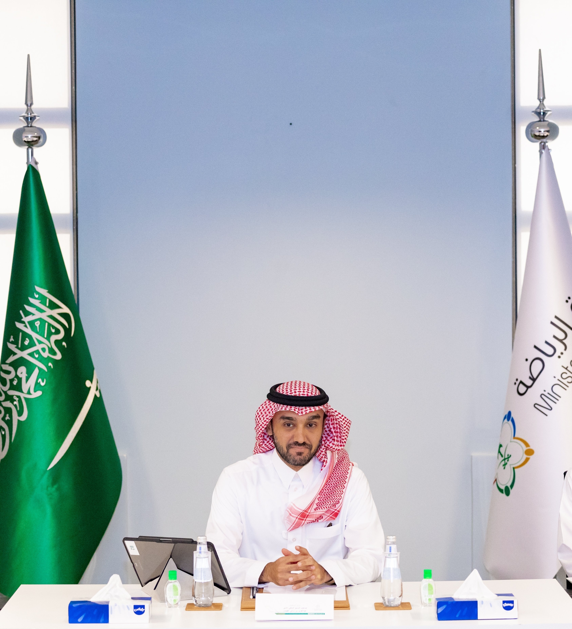 "الفيصل" يجتمع برؤساء أندية "روشن"
