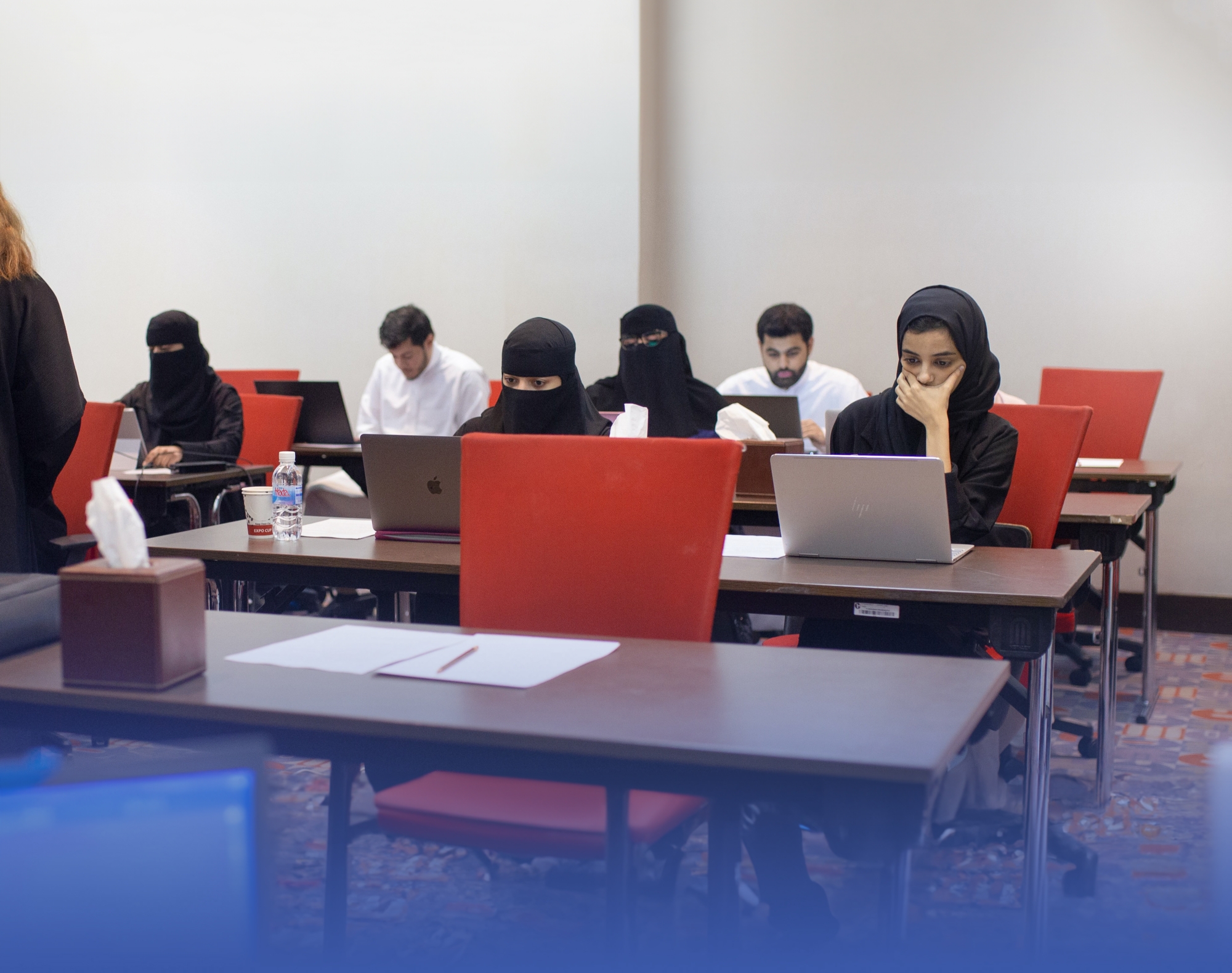 "70 موهوب" ببرنامج الاتصالات "التدريبي"