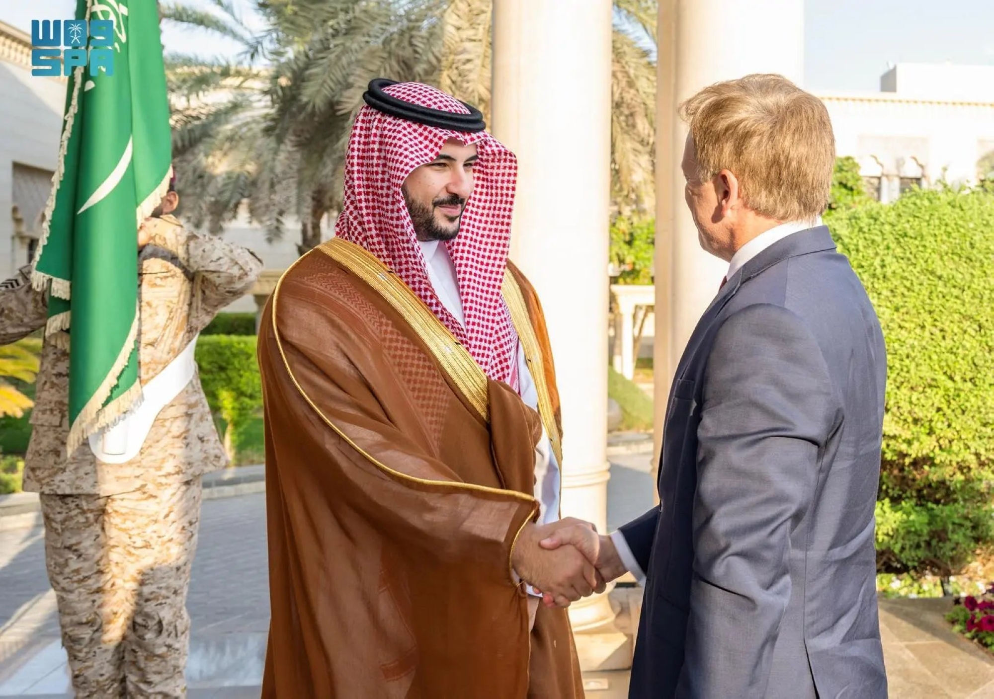 "وزير الدفاع" يؤكد ضرورة تهدئة الأوضاع بـ"غزة"