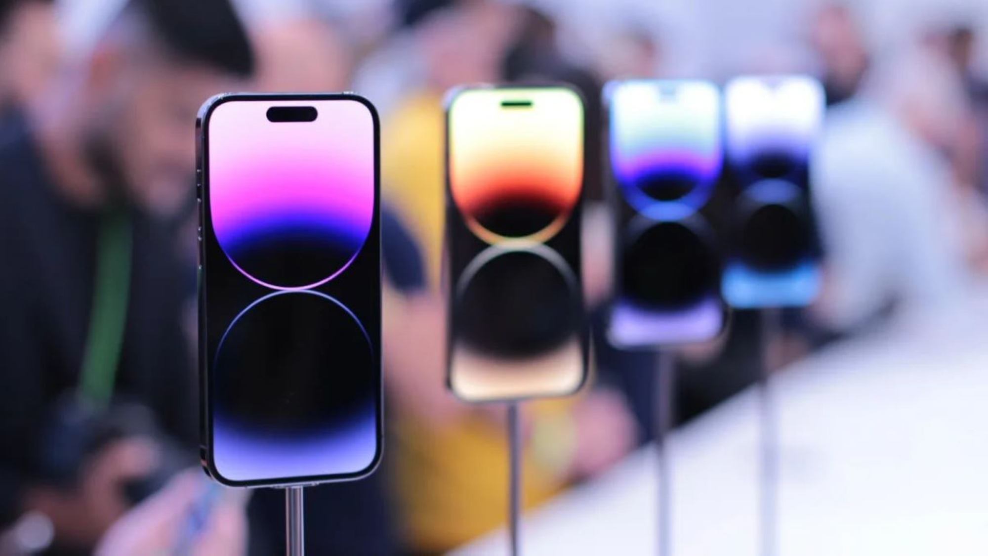 "ثغرات" أمنية تُهدد منتجات "Apple"