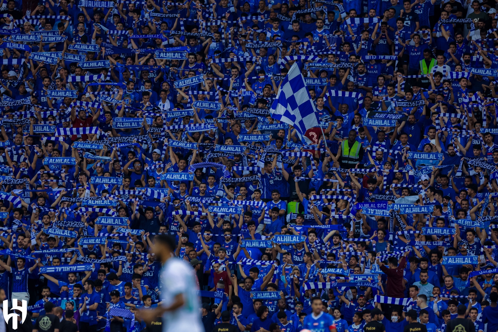 "دُرة الملاعب" كامل العدد بـ"الكلاسيكو"