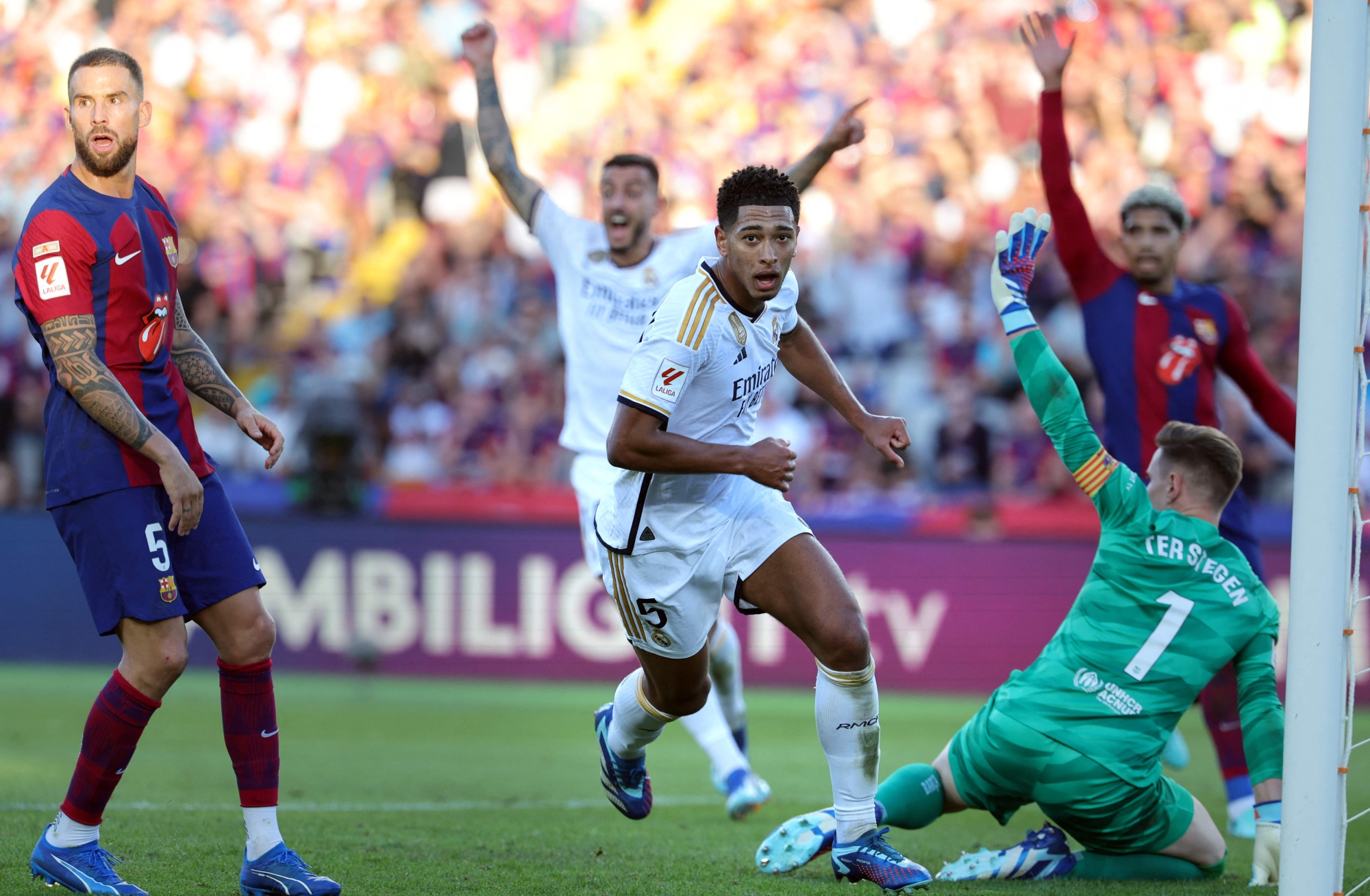"الريال" يقهر برشلونة بـ"كلاسيكو الأرض"