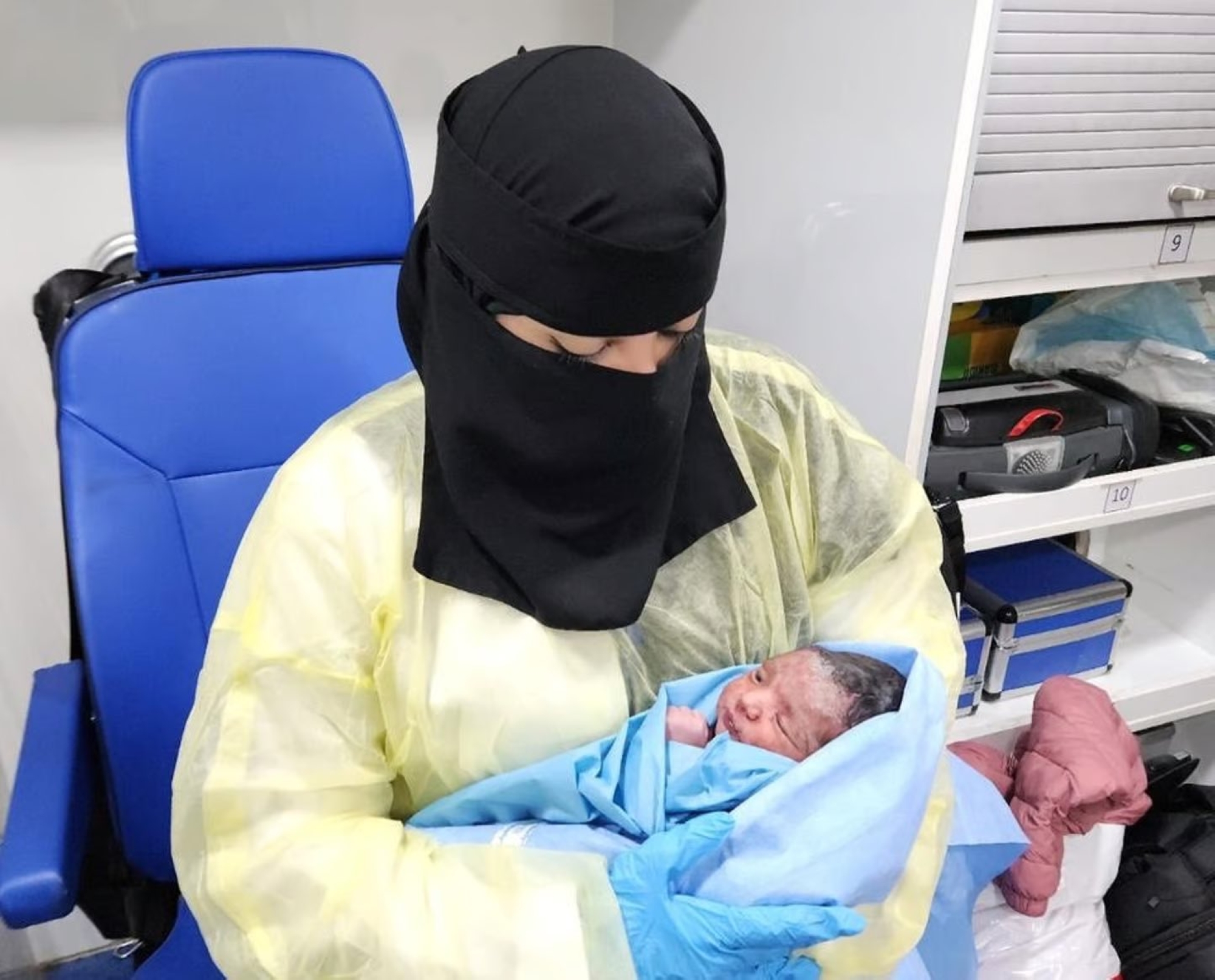 "ولادة في الجو" بين تبوك وجدة