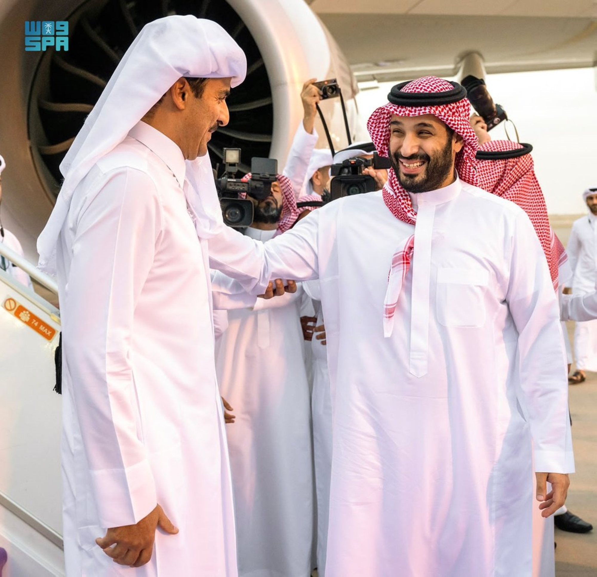 ولي العهد يبحث مع أمير قطر "أوضاع المنطقة"