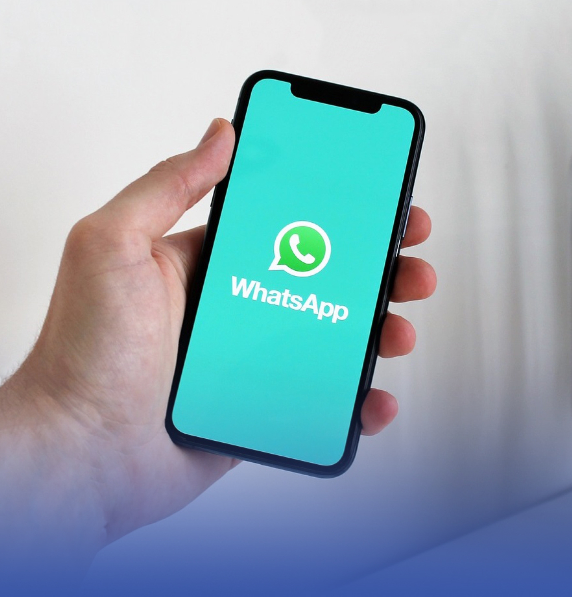 "واتساب" تربط الحسابات بـ"البريد الإلكتروني"