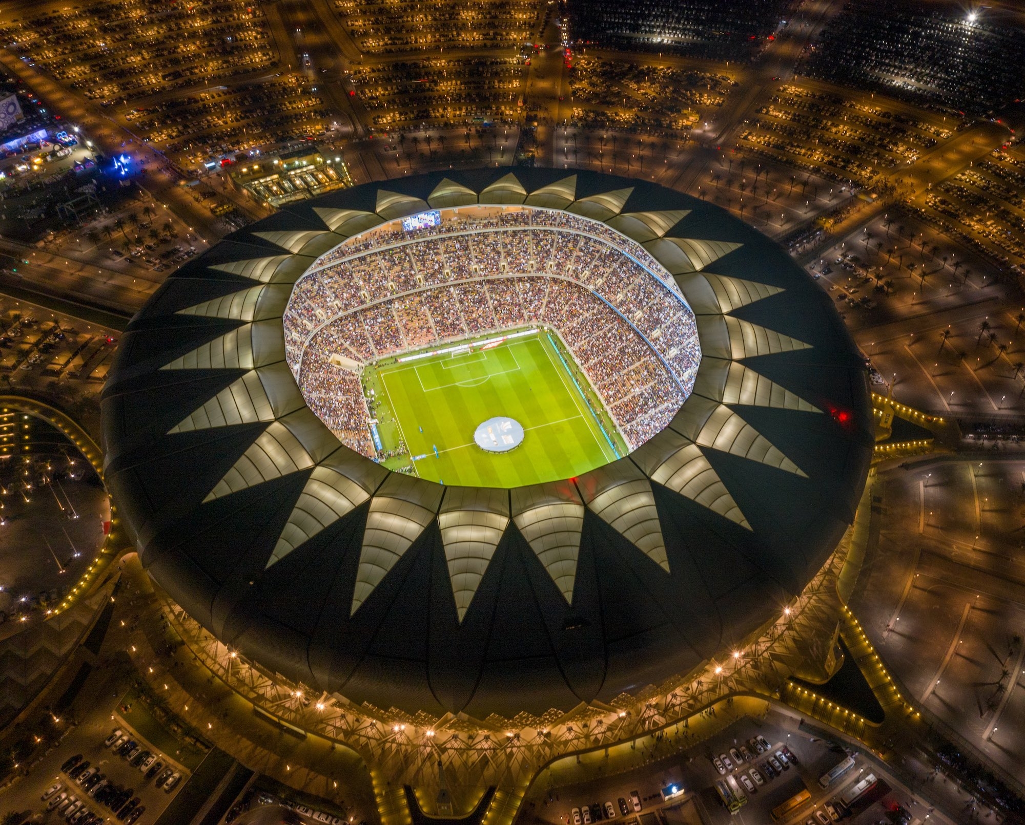 إطلاق مشروع "حقوق تسمية الملاعب"